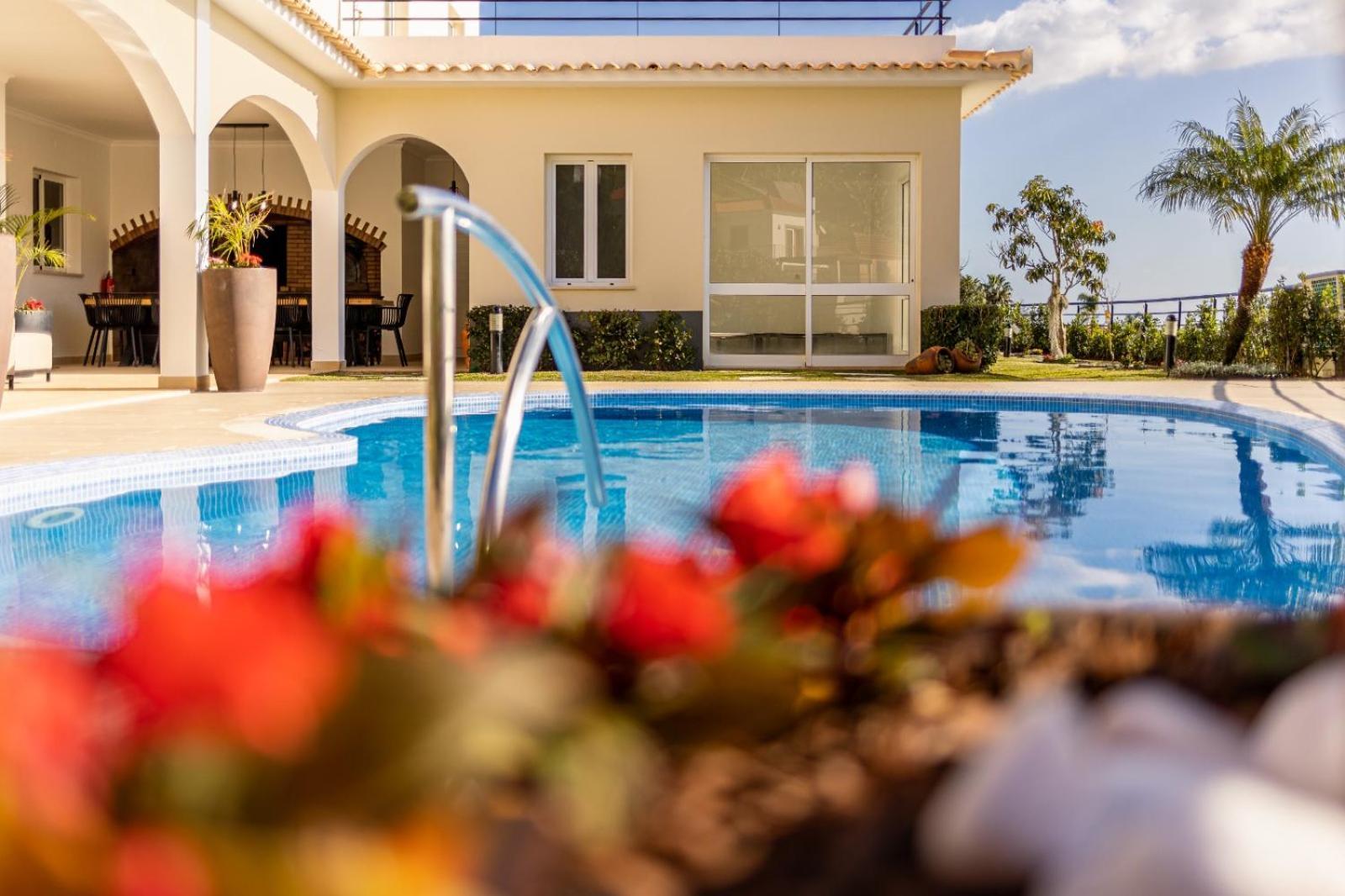 Pousada Luxury With Private Heated Pool, Garden And Views Of The Sea And Mountains. Arco da Calheta (Madeira)