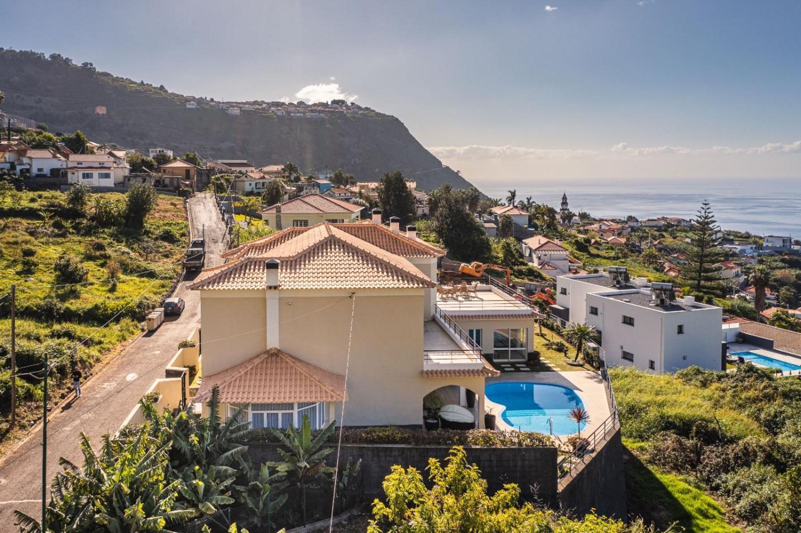 Luxury With Private Heated Pool, Garden And Views Of The Sea And Mountains. Pousada