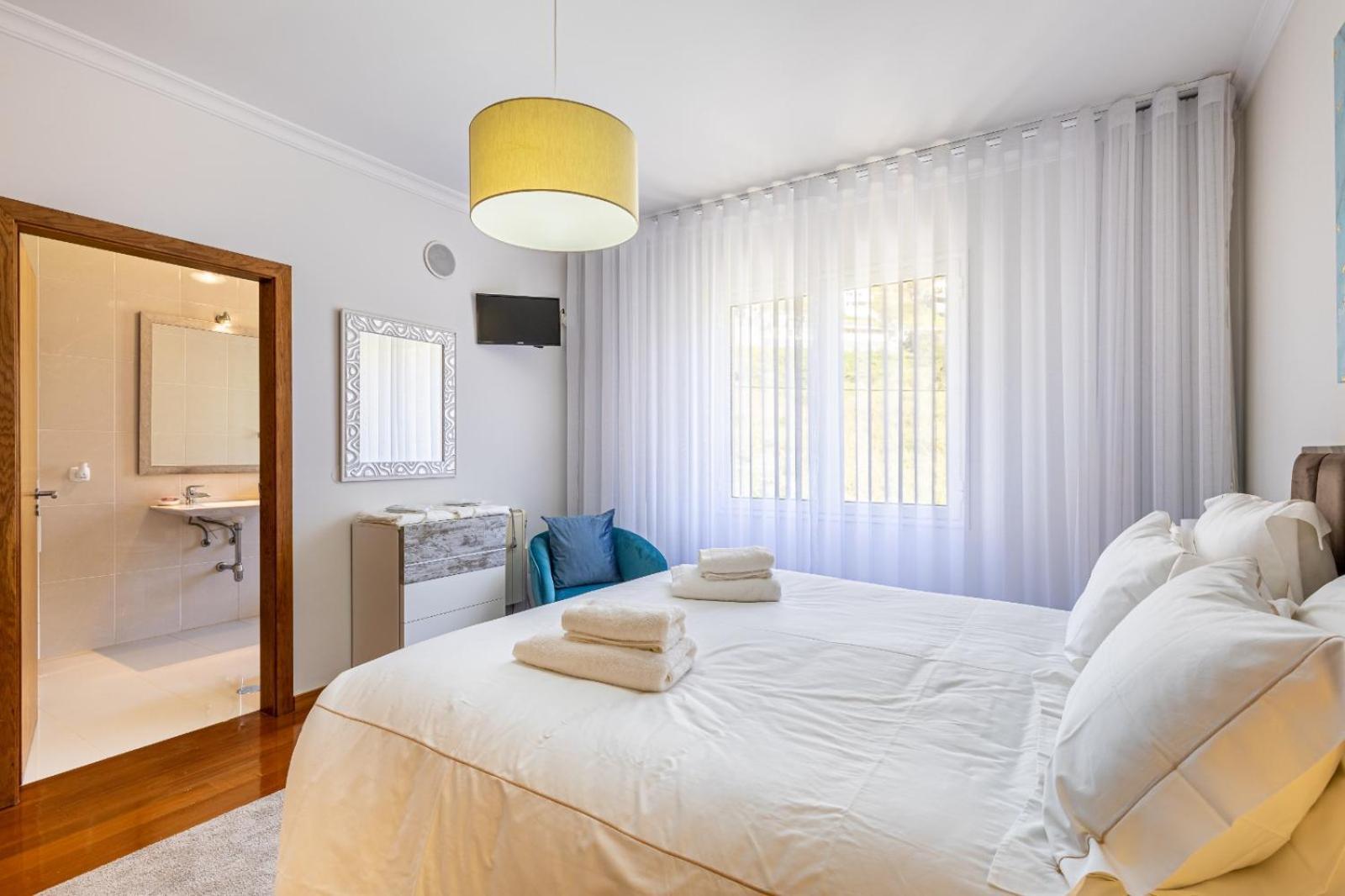 Luxury With Private Heated Pool, Garden And Views Of The Sea And Mountains. Pousada Arco da Calheta (Madeira)
