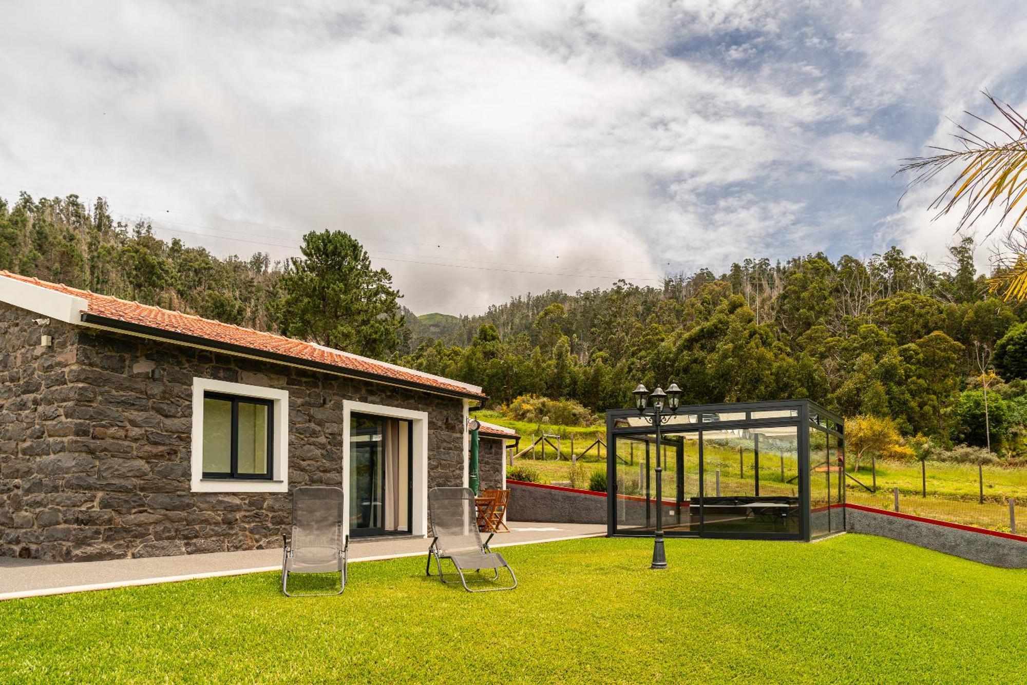 Florencas House - Private Jacuzzi & Garden Calheta (Madeira)