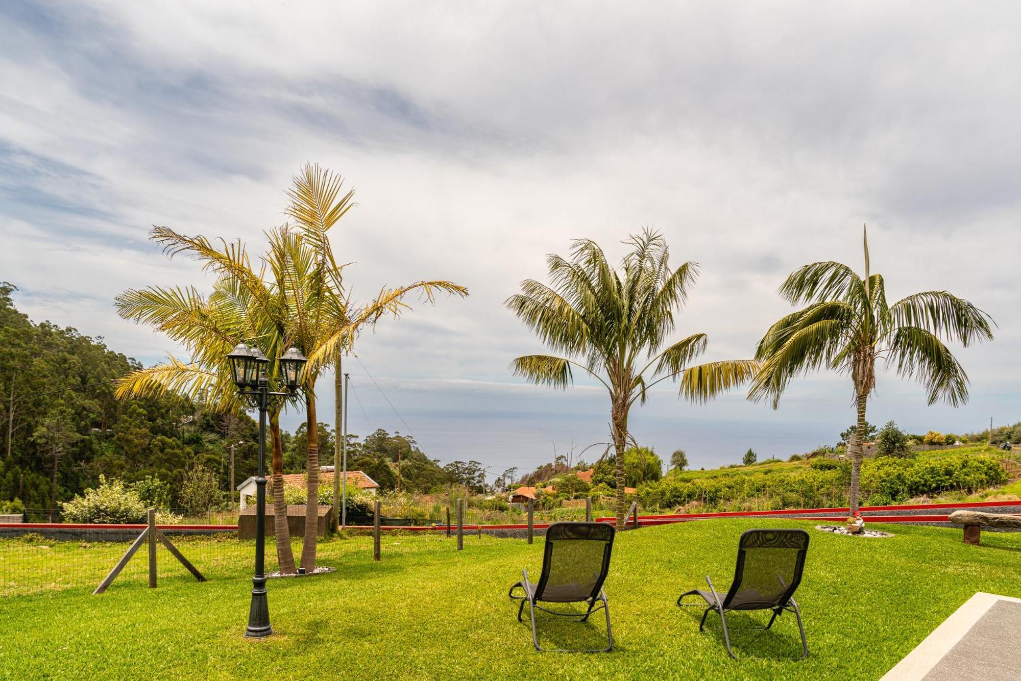 Florencas House - Private Jacuzzi & Garden Calheta (Madeira)
