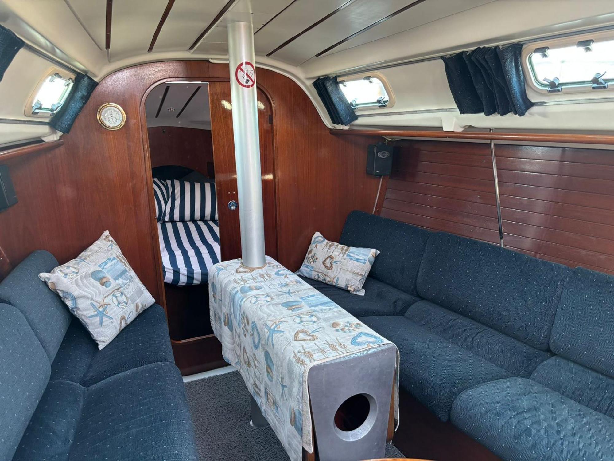 Barco A Vela Em - West Sailing Botel Peniche