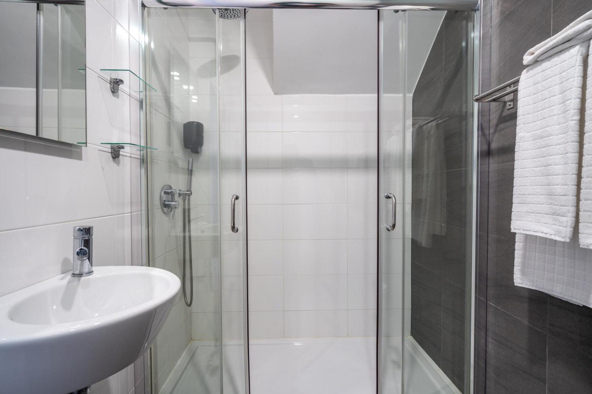 Ensuite 5 Rochedo Guest house