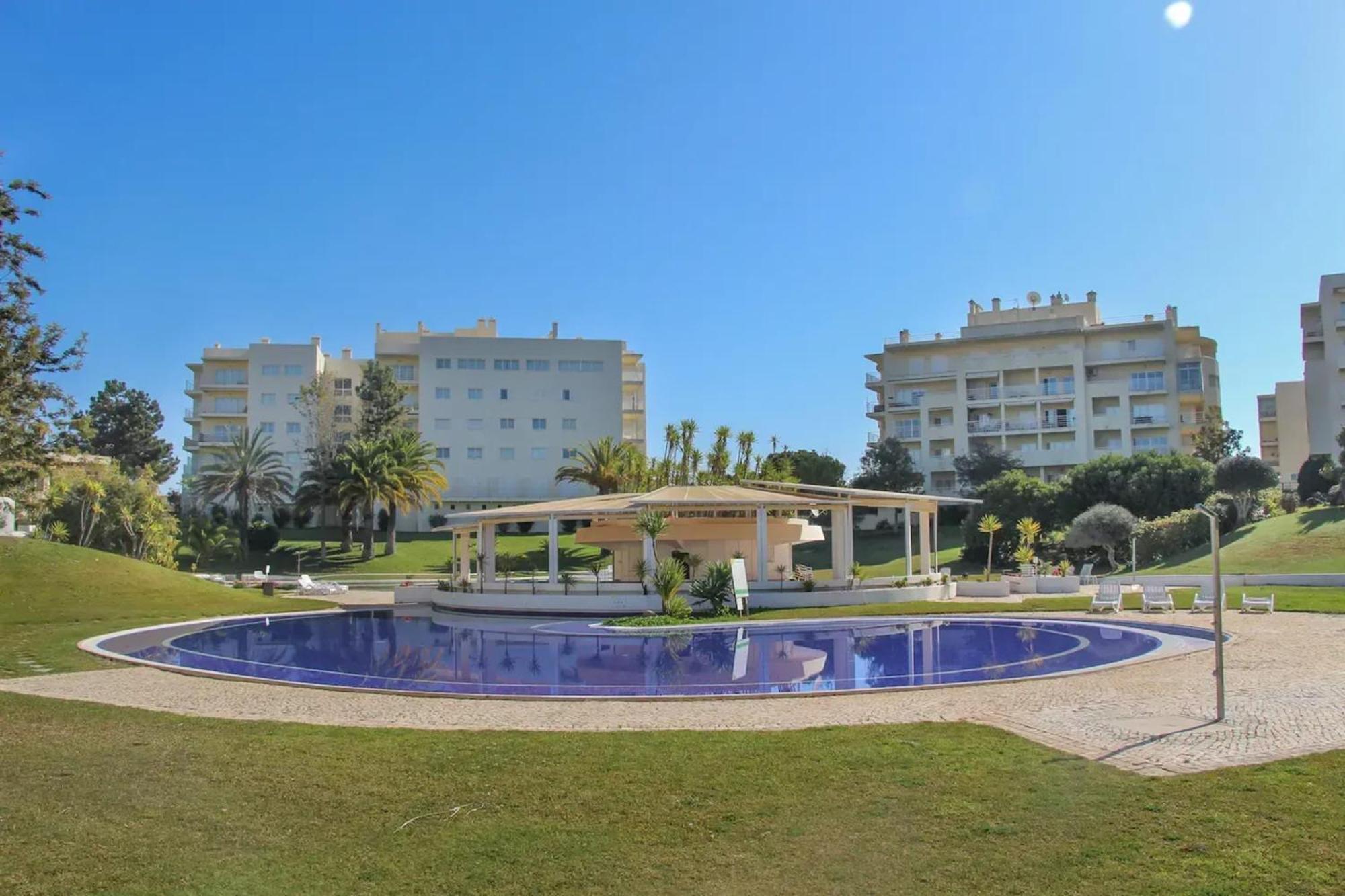 Oasis: Spacious With Shared Pool