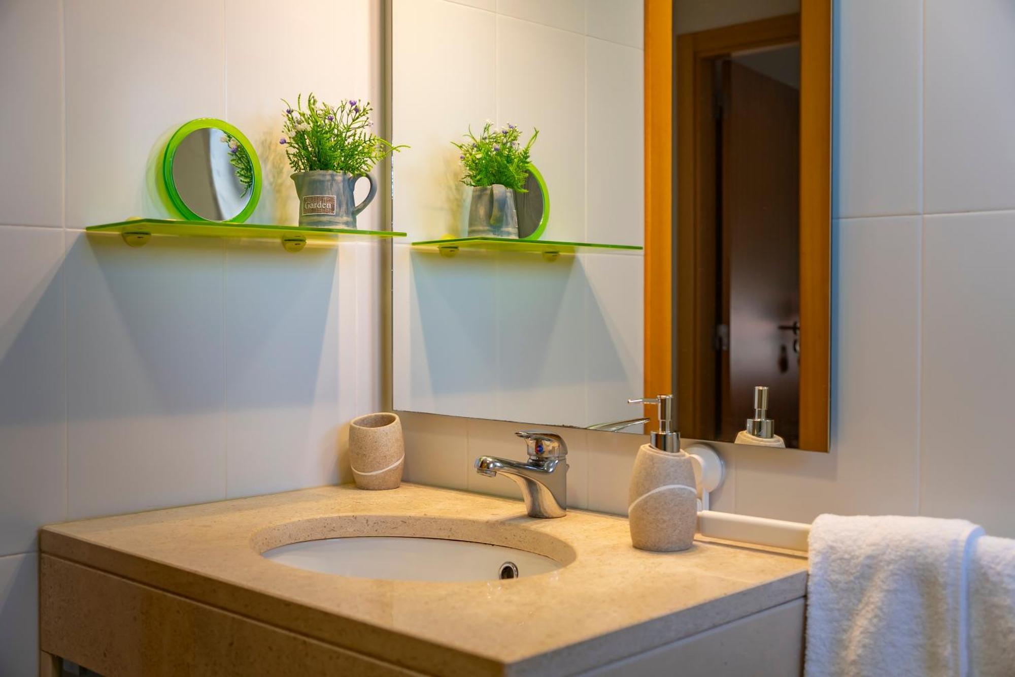 Close To The Sea, To Lisbon And To Your Heart Apartment