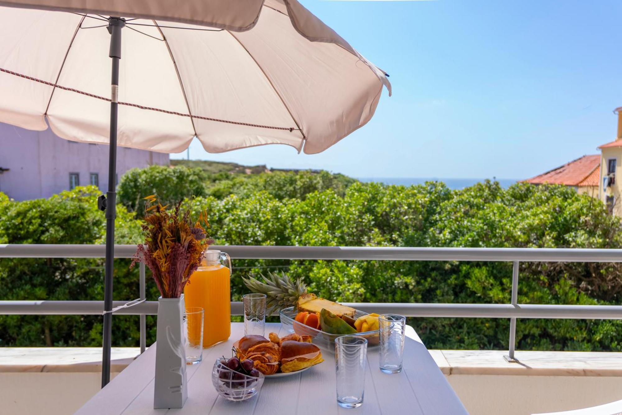 Close To The Sea, To Lisbon And To Your Heart Apartment *