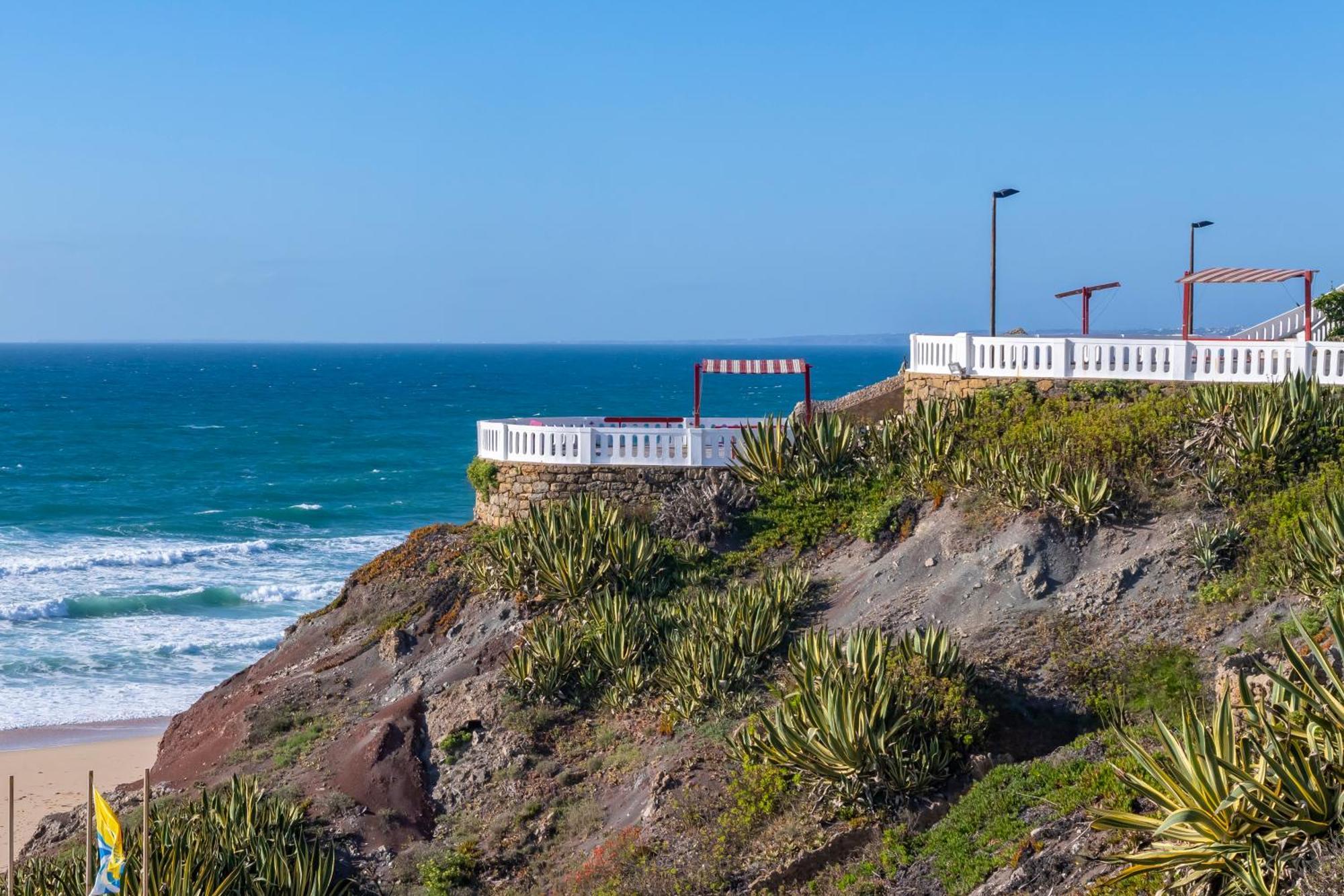 Close To The Sea, To Lisbon And To Your Heart Apartment *