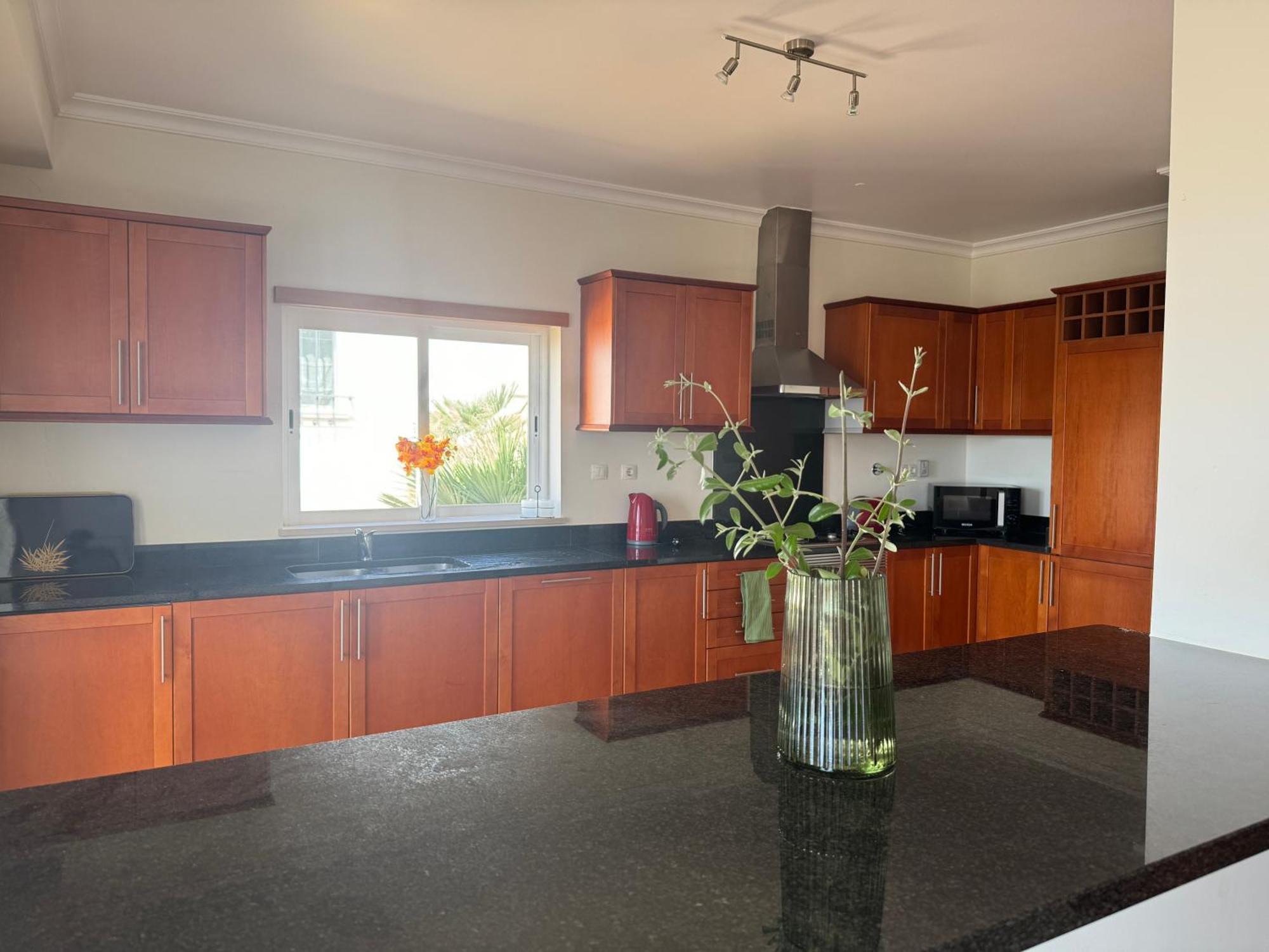Lovely 3 Bedroom With Pool In Great Location