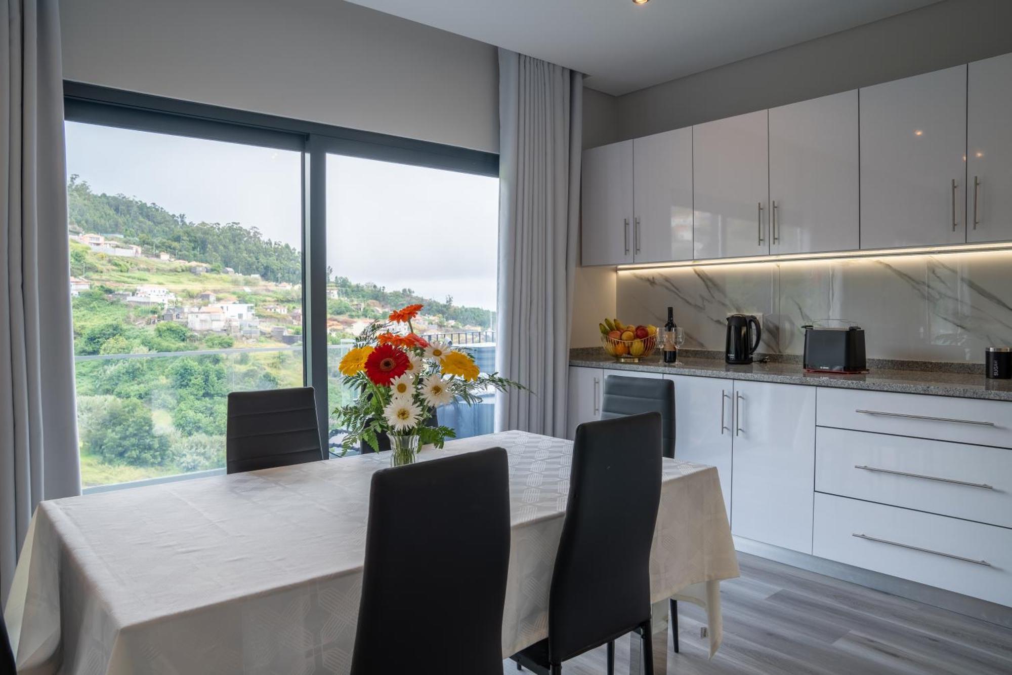 Paradise Views - Pereira House