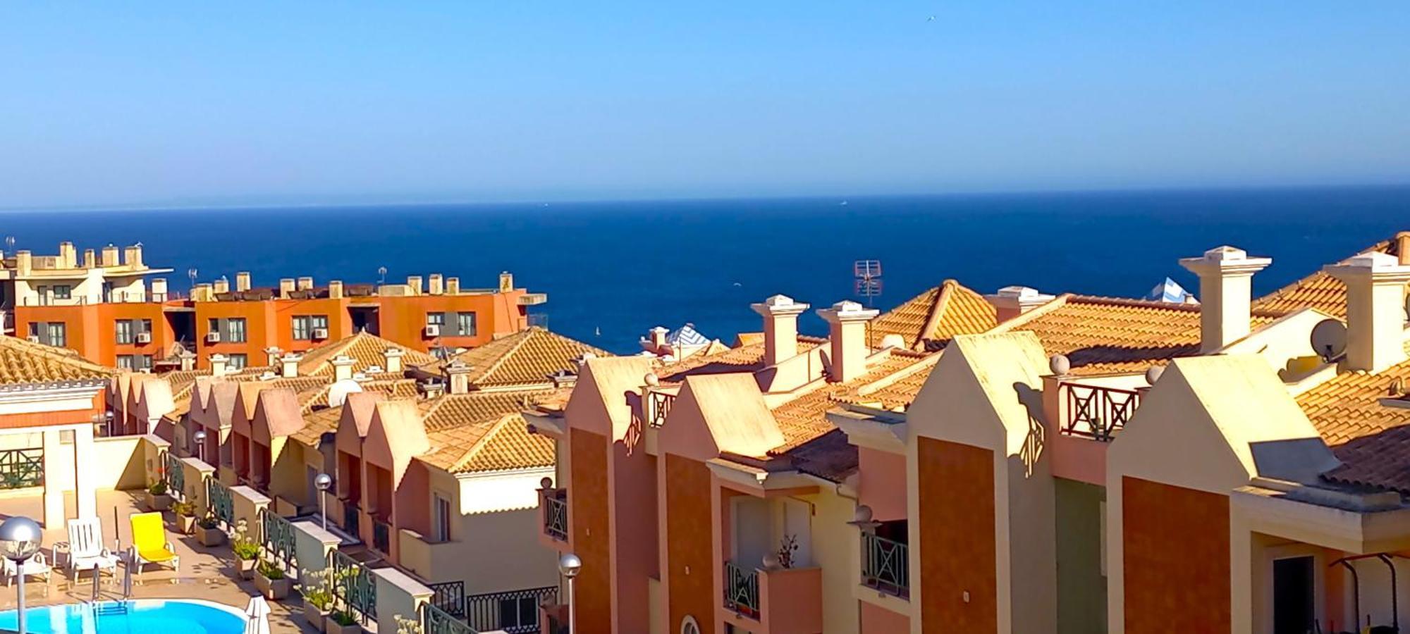 Oceanview Duplex Shared Pool & Sesimbra