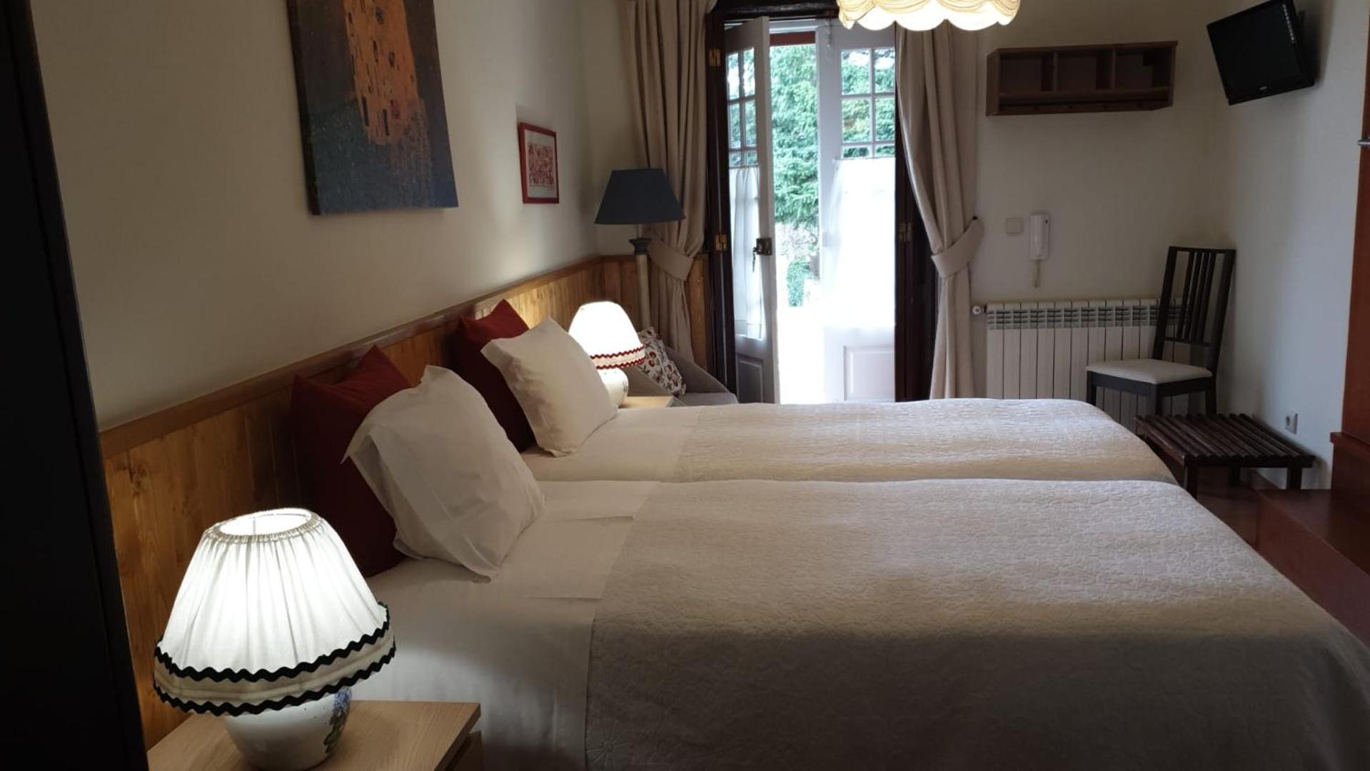 Guest house Casa De Fatauncos 4*