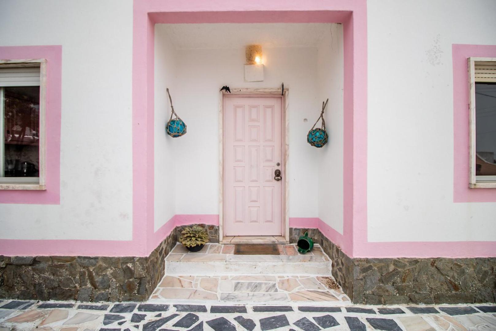 Pink Fisherman's On Fonte Da Telha | By Airnest Apartment