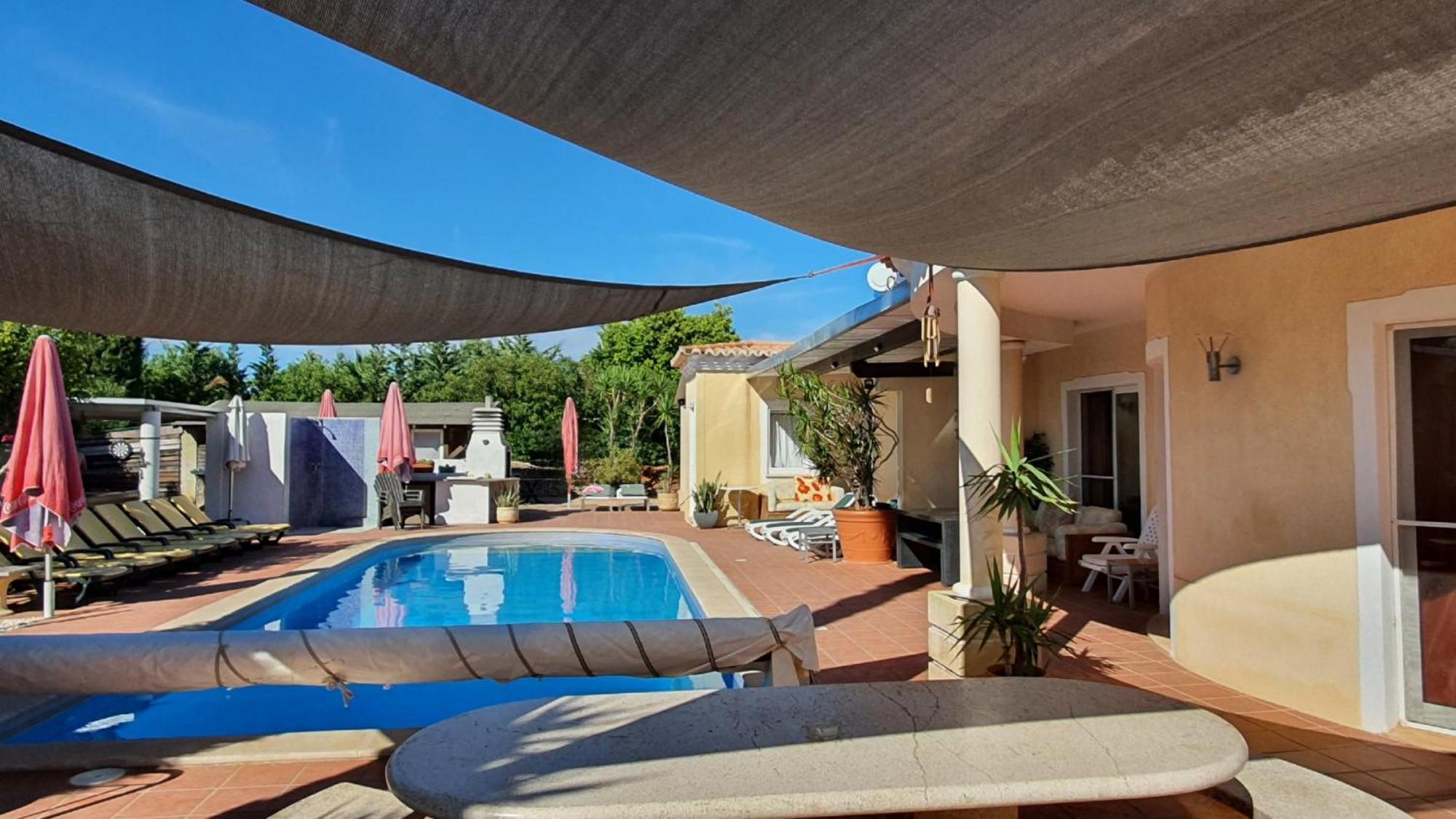 Villa Oceanfront - 8 Rooms, 2 Kitchens With Pool, Billiard Table And Beach-volleyball Court *