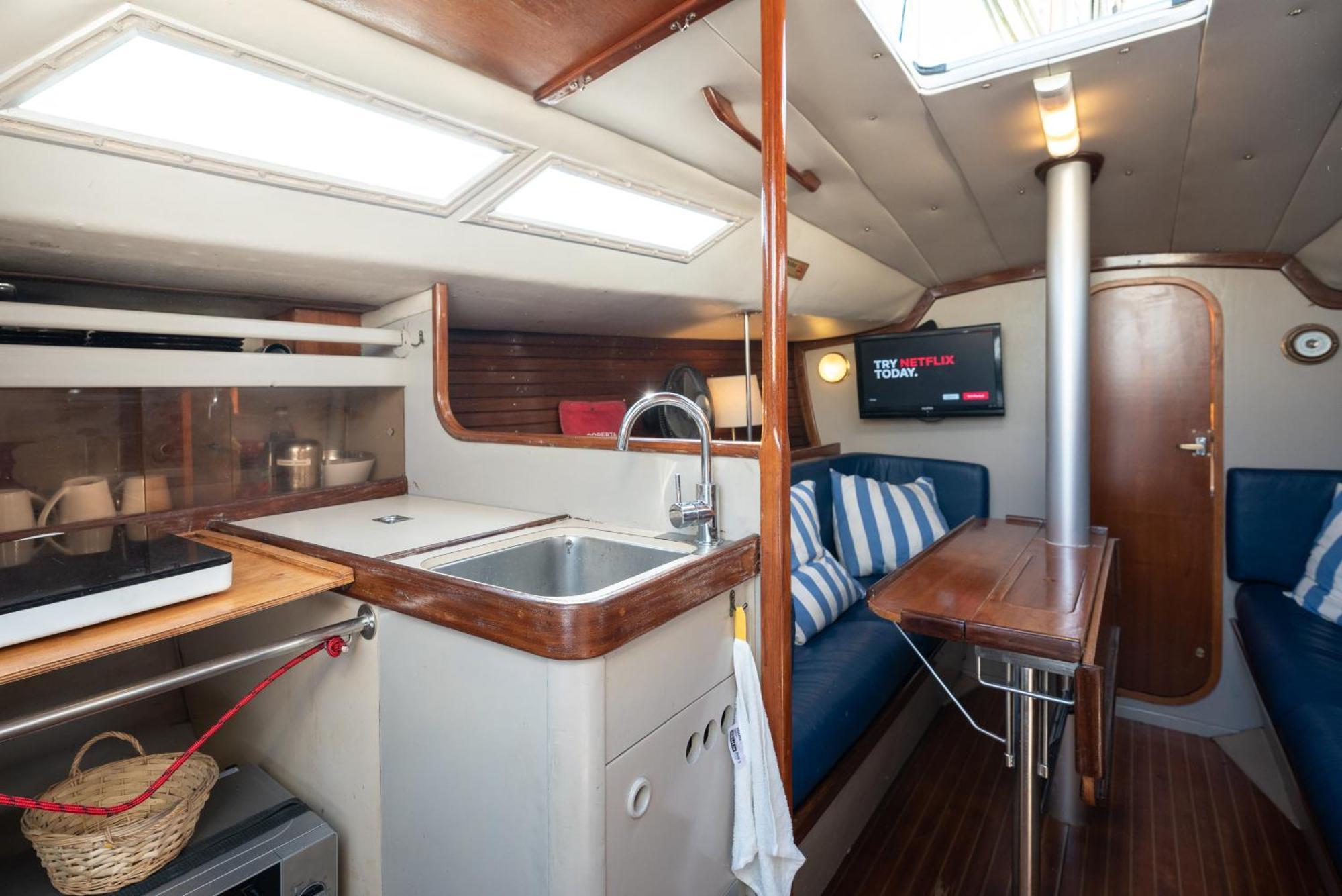 Sleep And Sail - Marina De - Lisbon's Coast Botel *