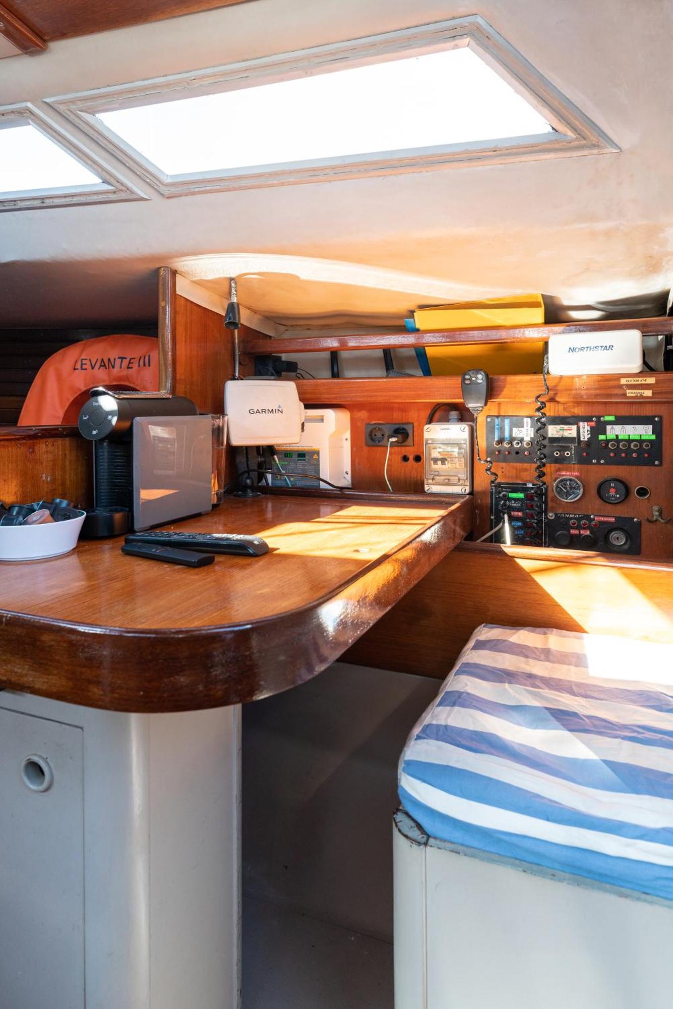 Botel Sleep And Sail - Marina De - Lisbon's Coast *