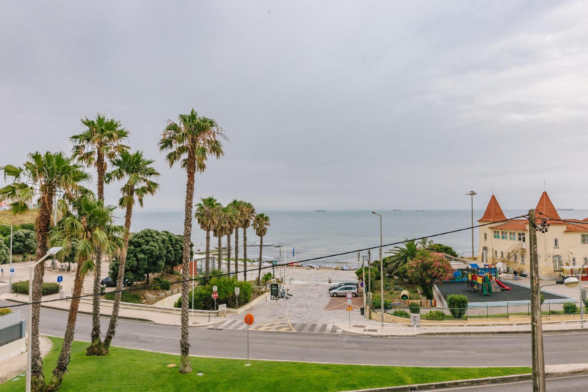 Rent4rest Seafront * Estoril