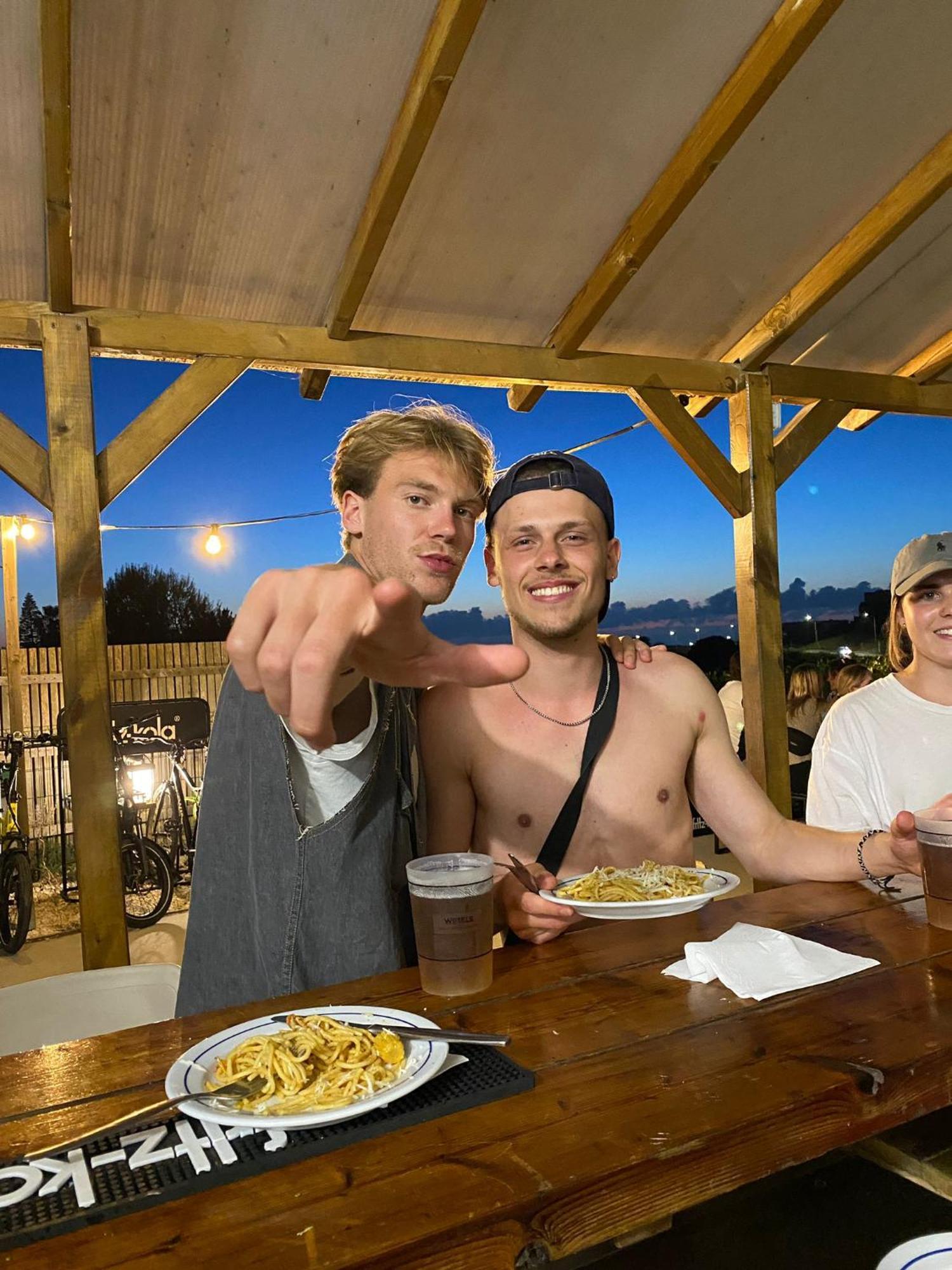 Hostel Wot Surf