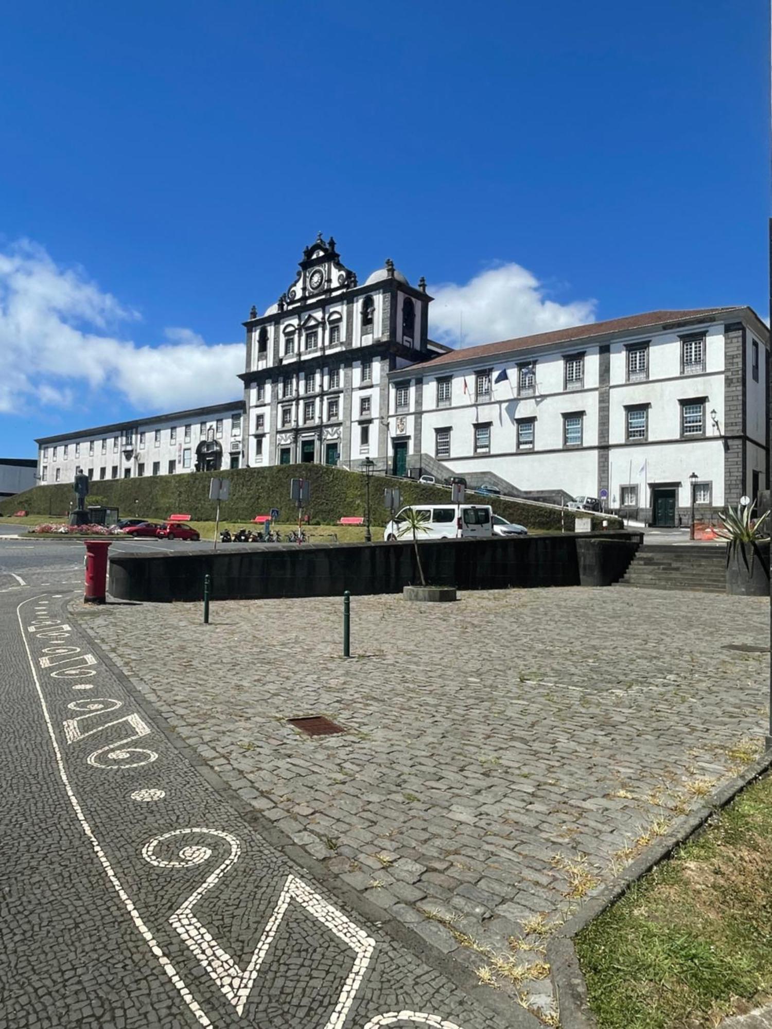 Avenue Azores