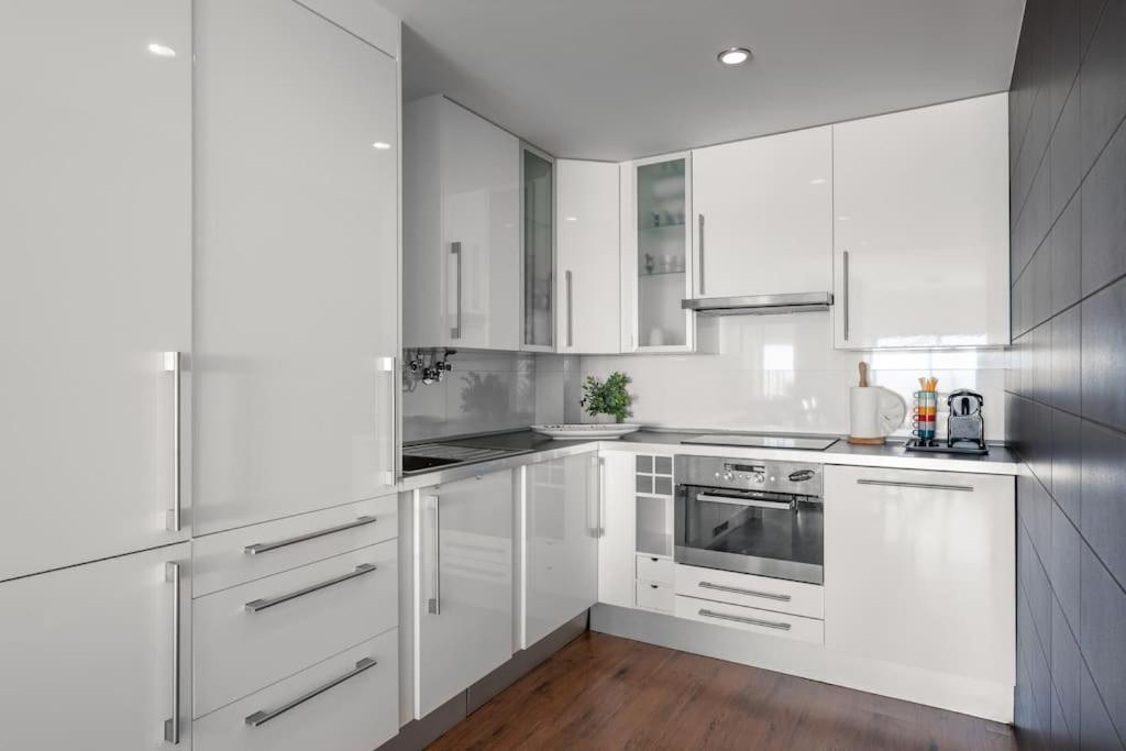 Sunset Terrace - Beachfront With Private Parking Apartment