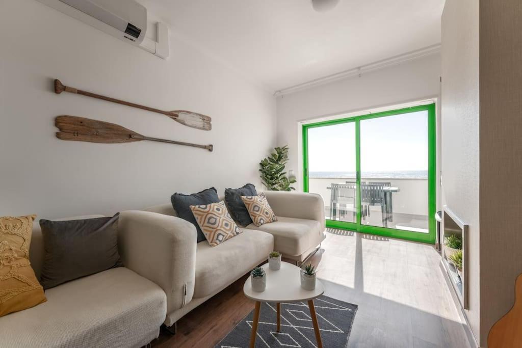 Sunset Terrace - Beachfront With Private Parking
