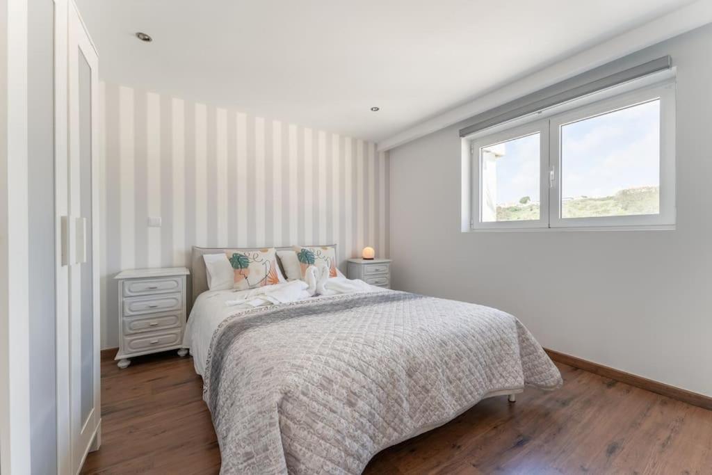 Sunset Terrace - Beachfront With Private Parking *