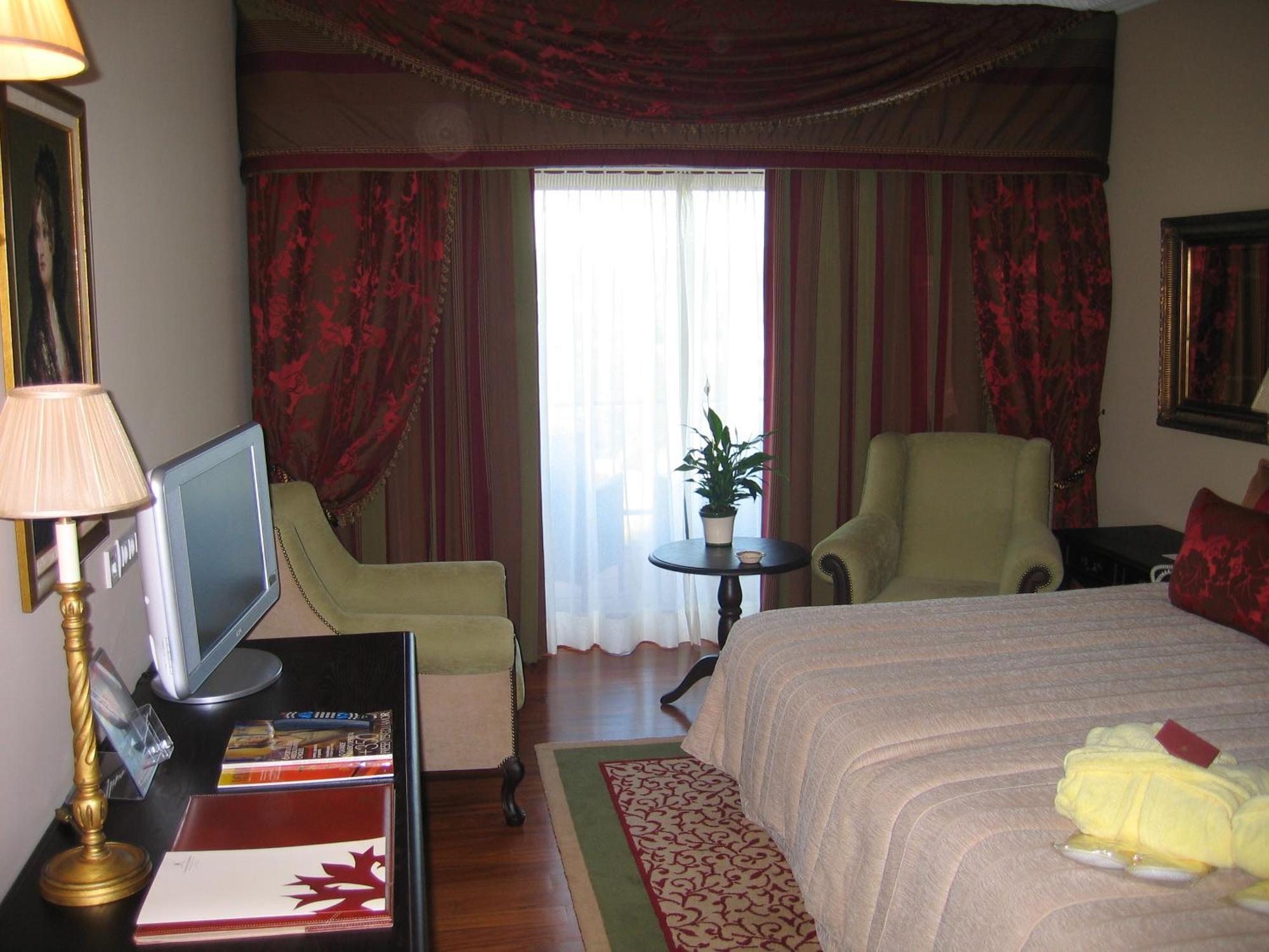 Convento Do Espinheiro, Historic & Hotel 5*