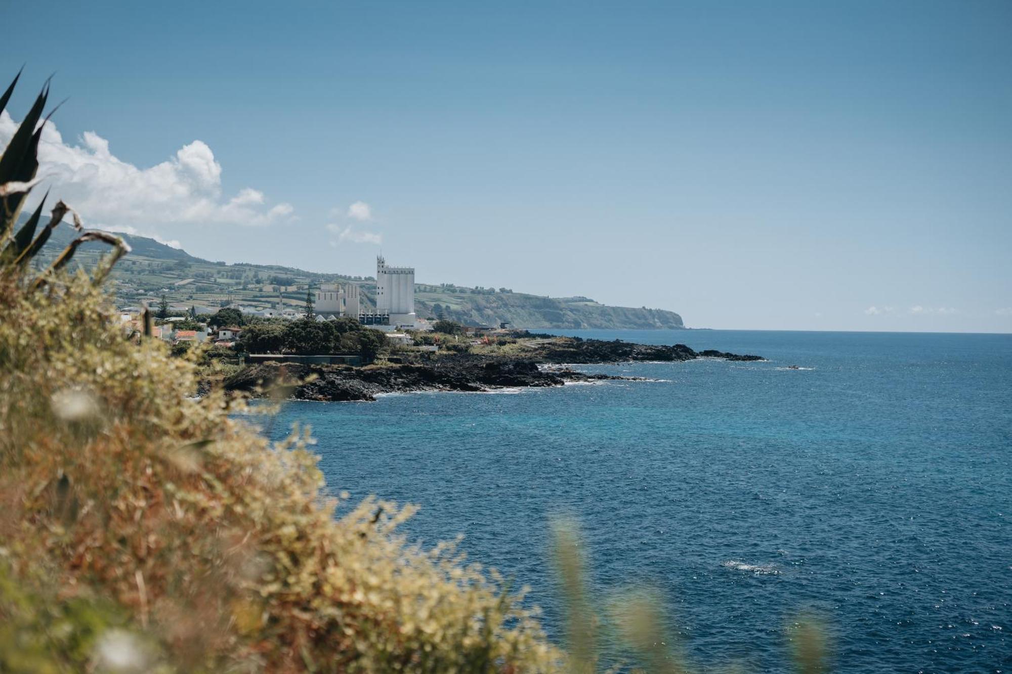 Sea & Rocks 15 - House *