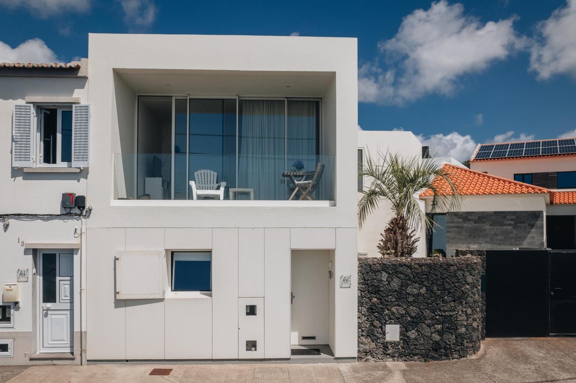Sea & Rocks 15 - House *