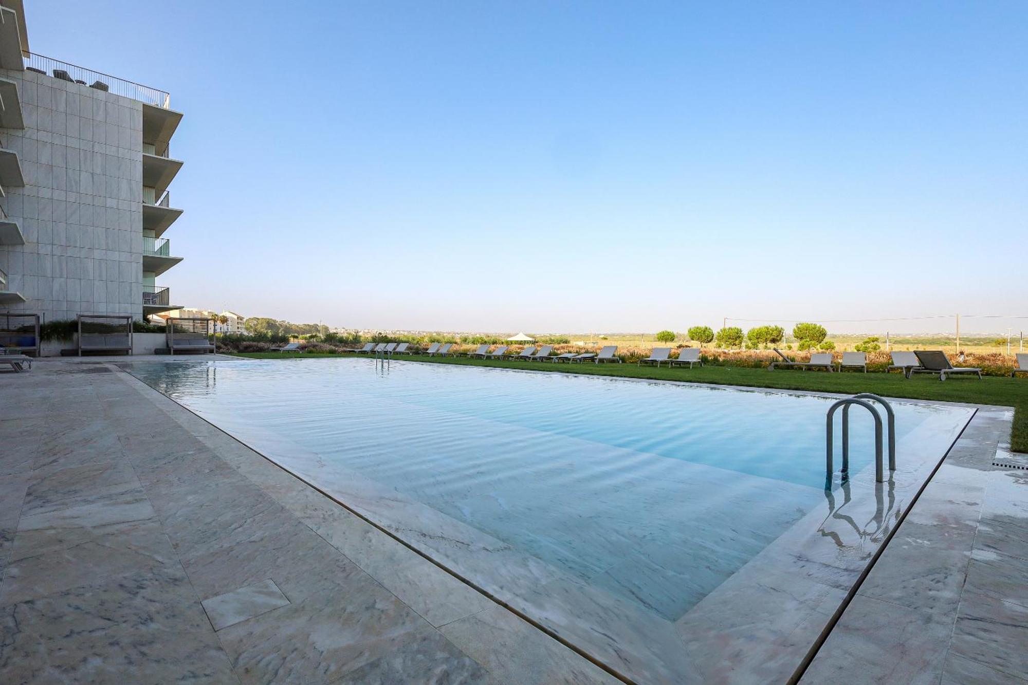 Apartamento Algarve Coast Casa - Pool, Gym & Armação de Pêra