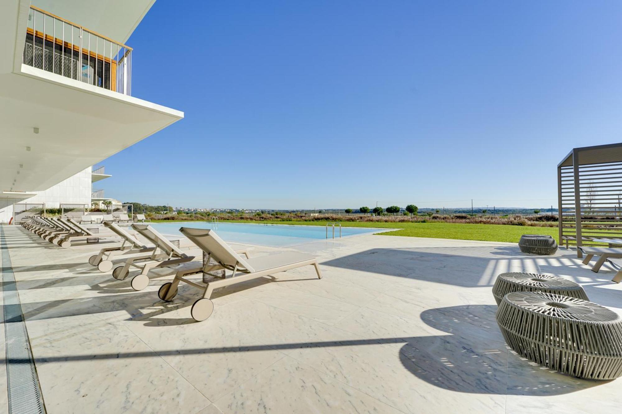 Algarve Coast Casa - Pool, Gym & Apartamento