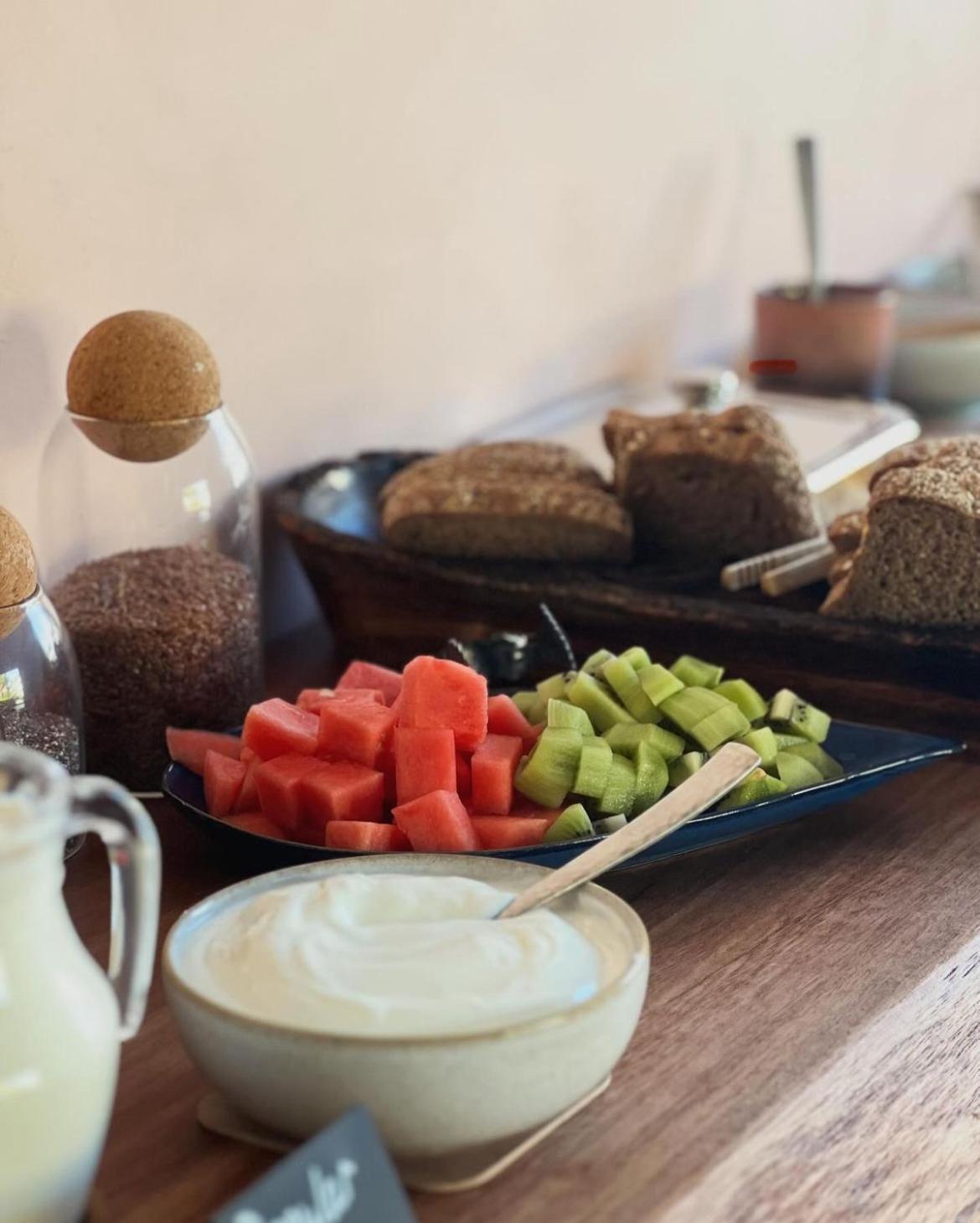 Luna House & Cowork Bed & Breakfast *