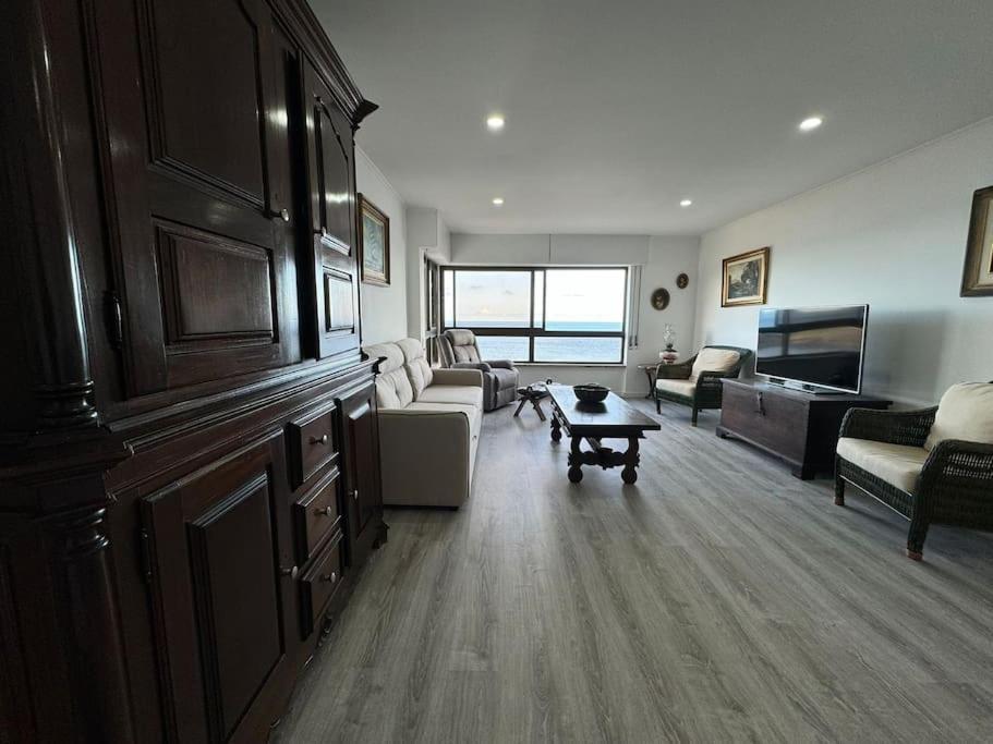Beachfront Amazing Location - 19th Hole Apartamento *