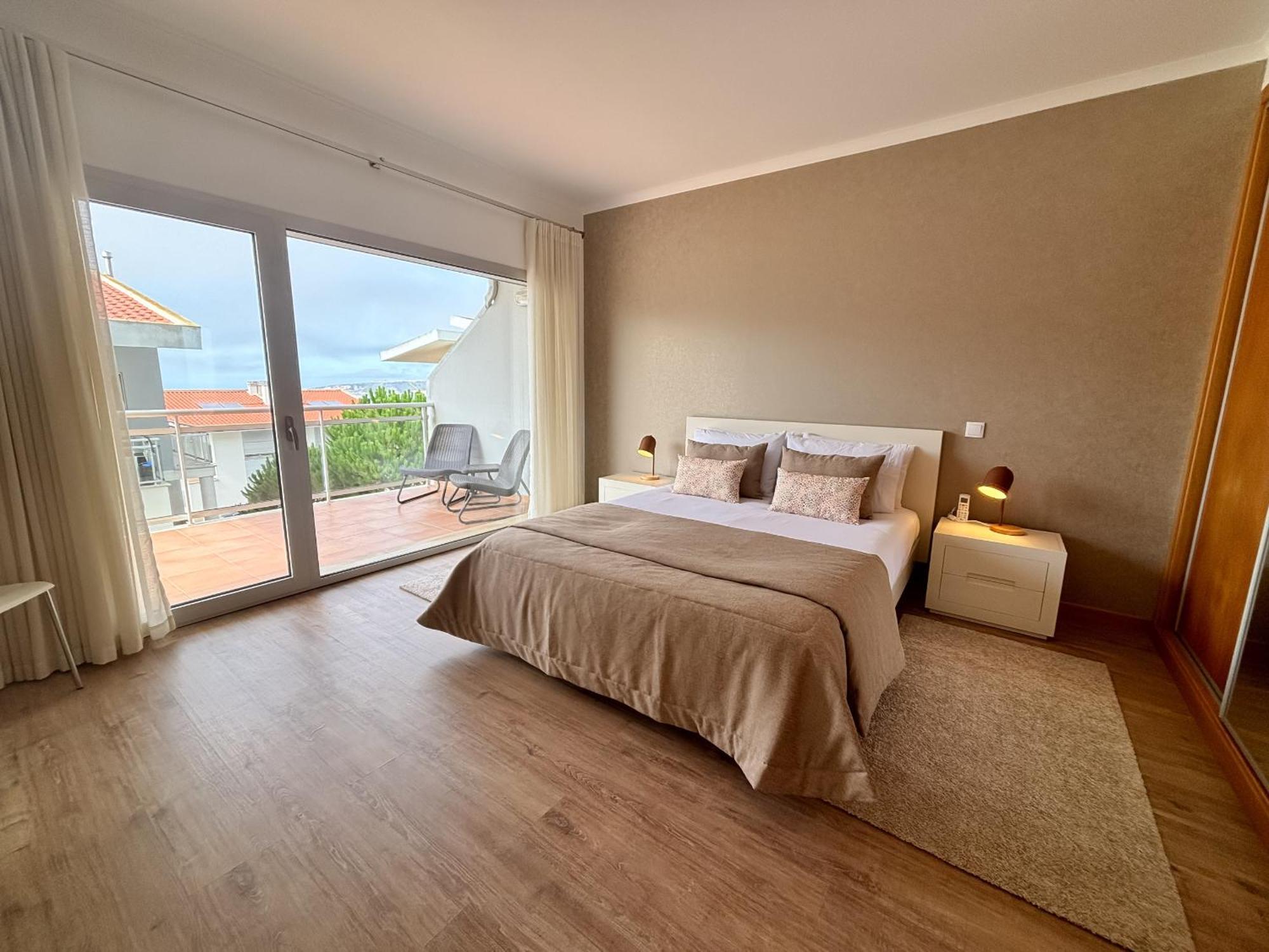 Tradewinds - By Sch Sao Martinho do Porto