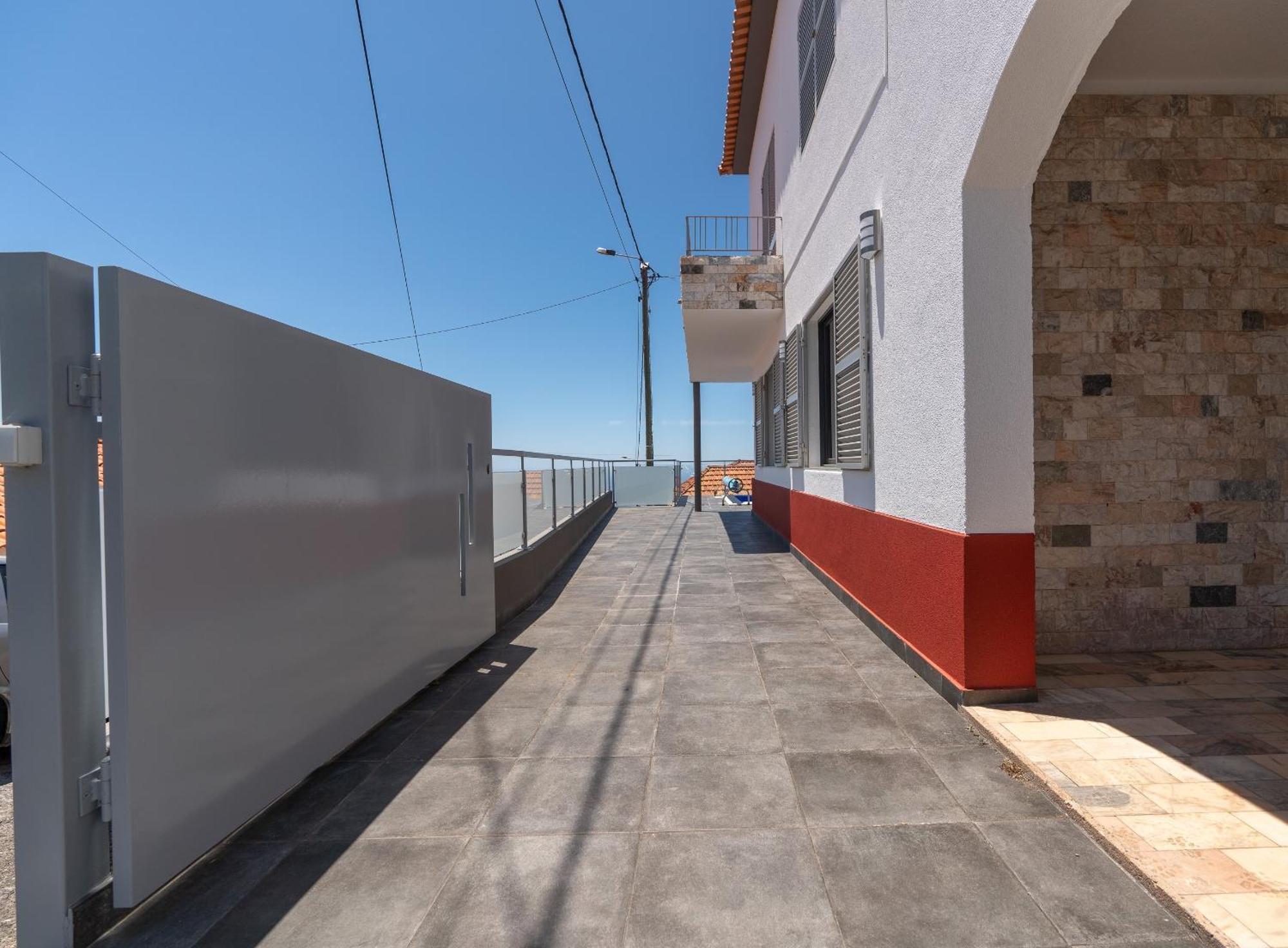Roraima House - Private Pool & Garden Holiday home *