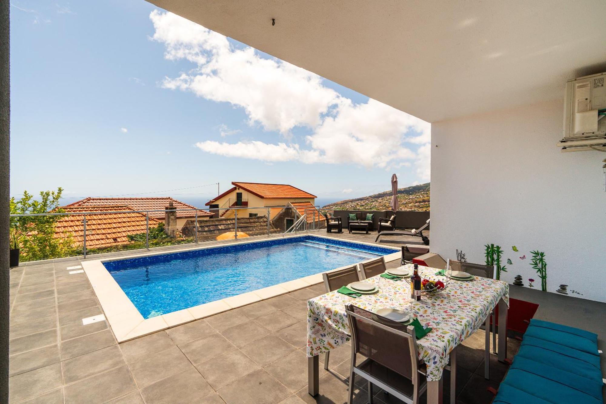 Roraima House - Private Pool & Garden Holiday home *