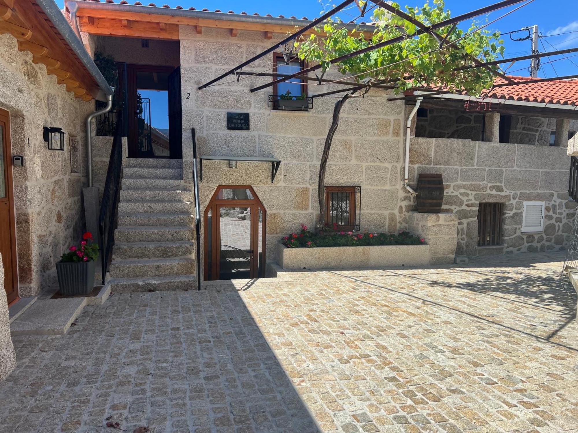 Eido De Bairros - Casa Vinha Da Touca T1 *