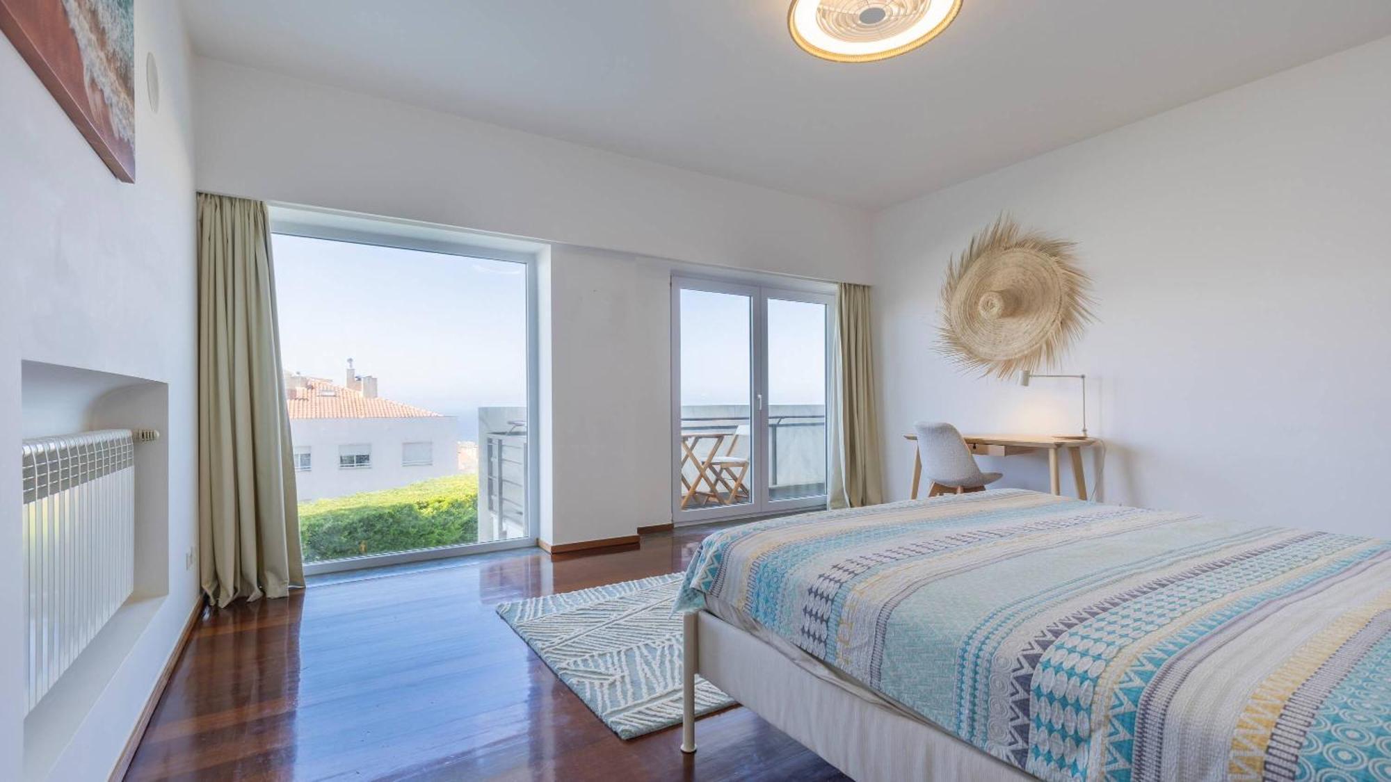 Estoril Oceanview Parede