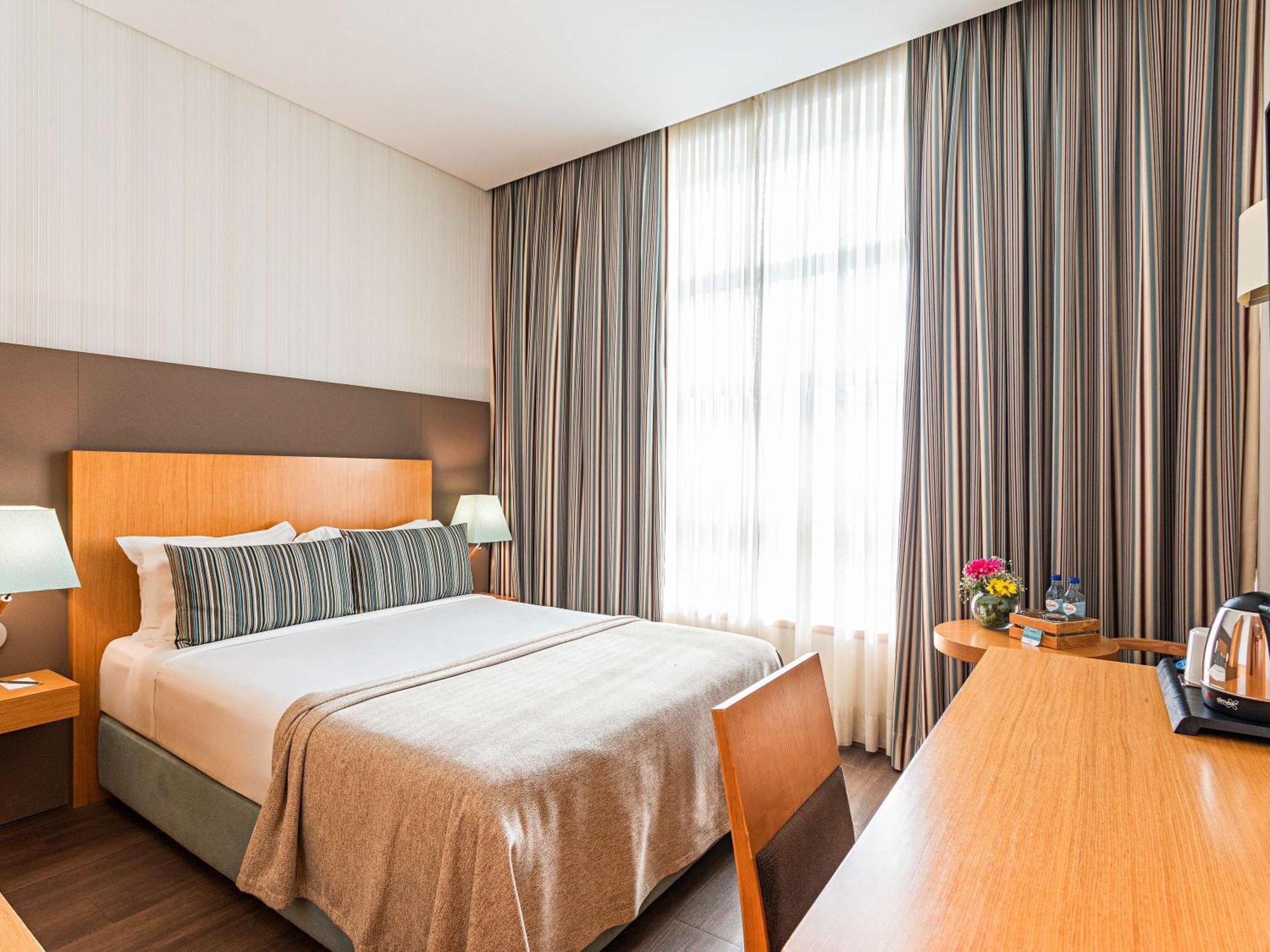 Mercure Lisboa 4*
