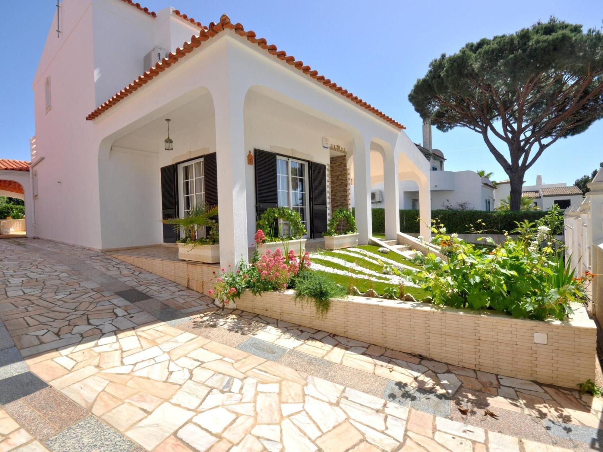 Spacious In The Typical Portuguese Style With Private Swimming Pool Near Holiday home *