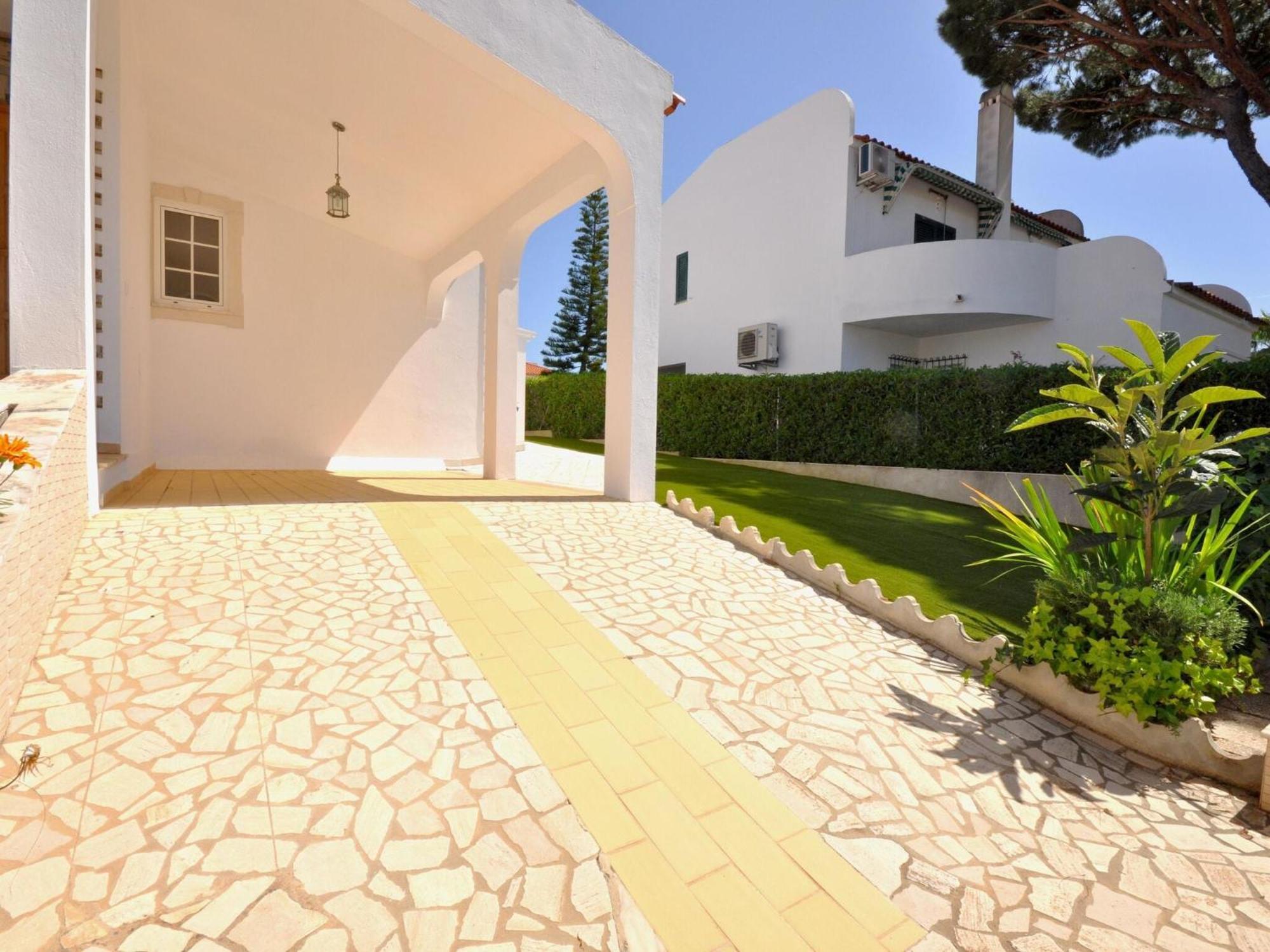 Spacious In The Typical Portuguese Style With Private Swimming Pool Near * Vilamoura