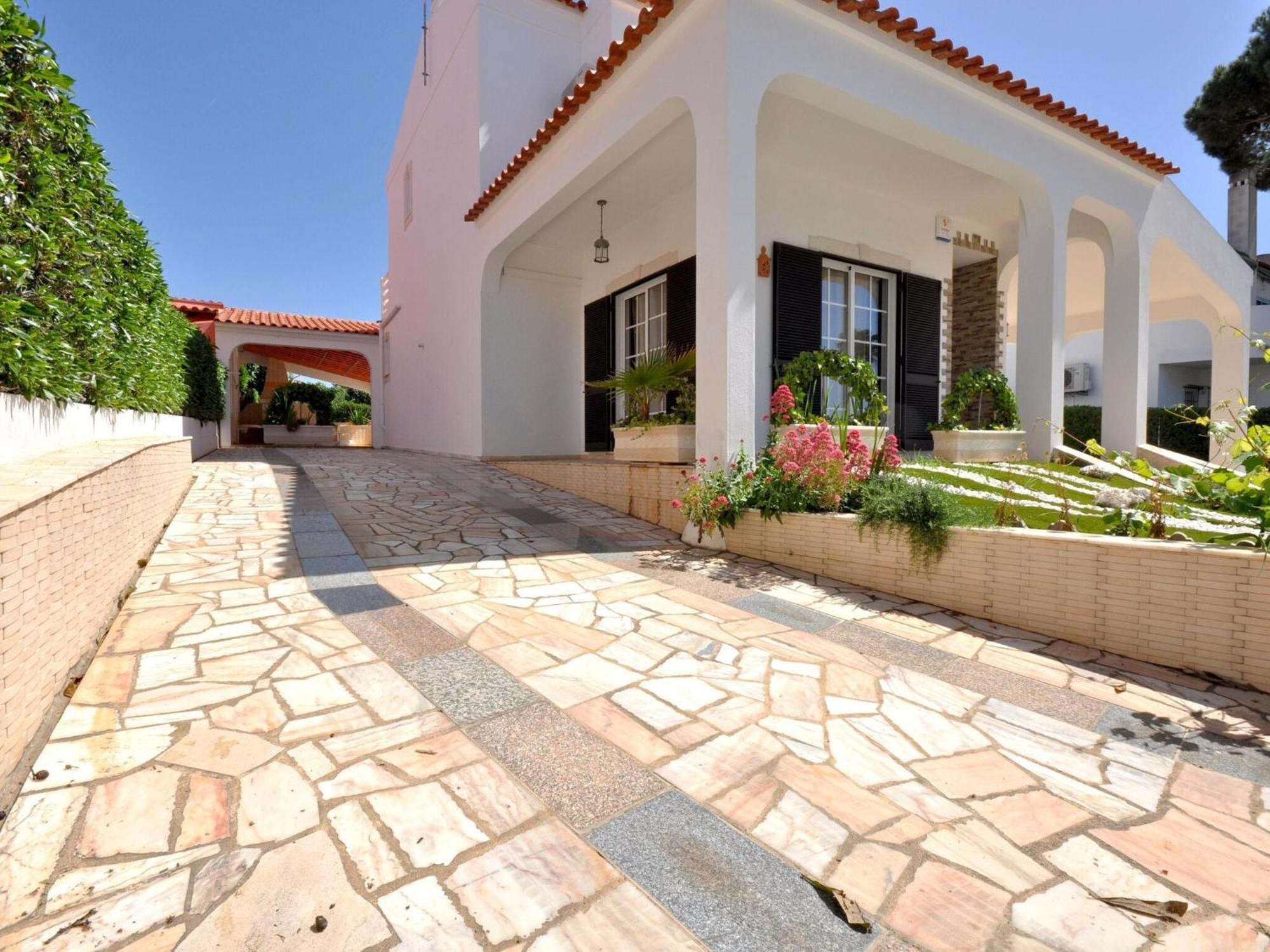 Spacious In The Typical Portuguese Style With Private Swimming Pool Near Holiday home *