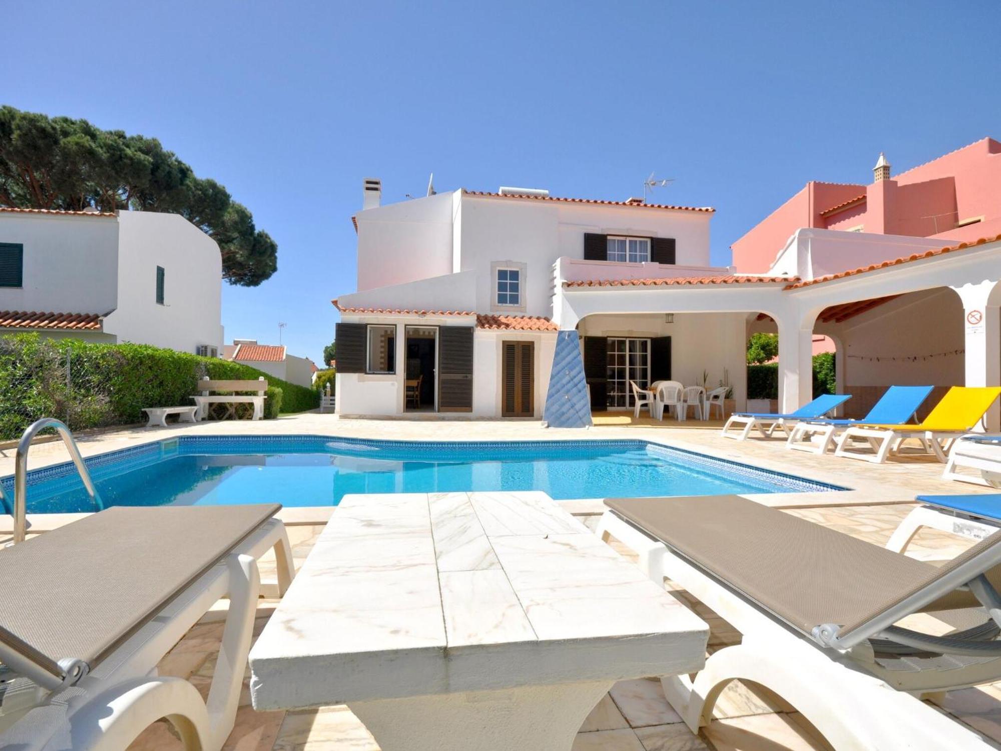 Holiday home Spacious In The Typical Portuguese Style With Private Swimming Pool Near