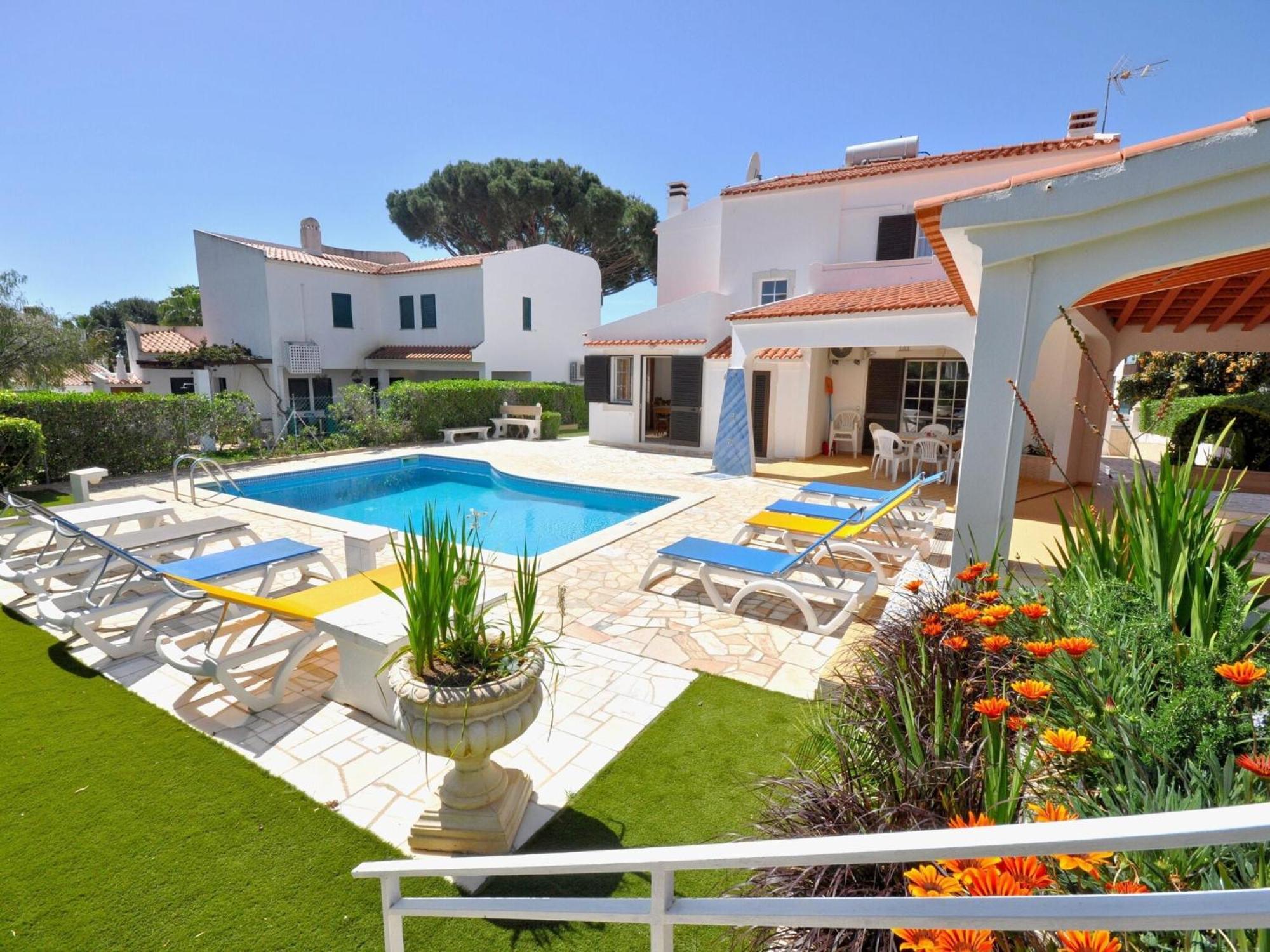Spacious In The Typical Portuguese Style With Private Swimming Pool Near Holiday home *