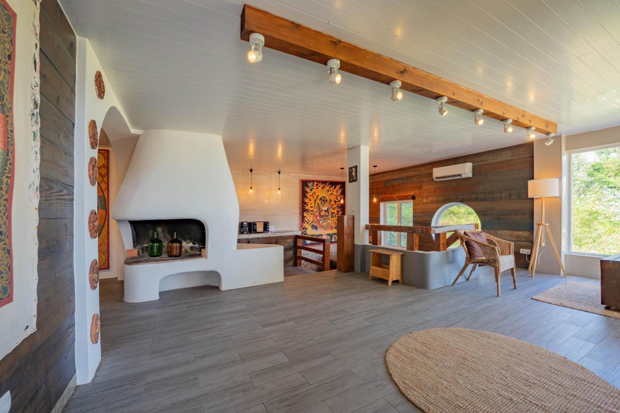 Flores Garden Retreat *