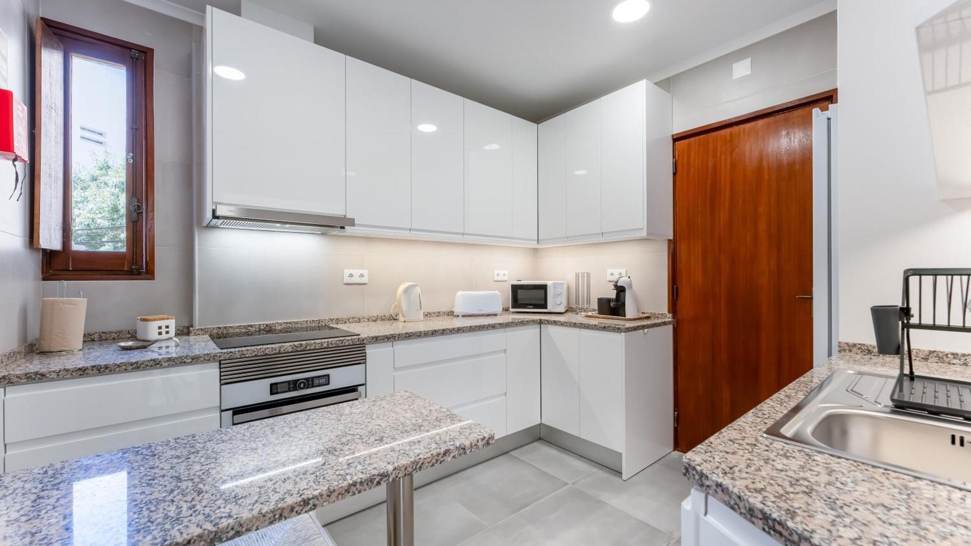 4 Bdr Flat With Balcony In Armacao By Lovelystay Appartement