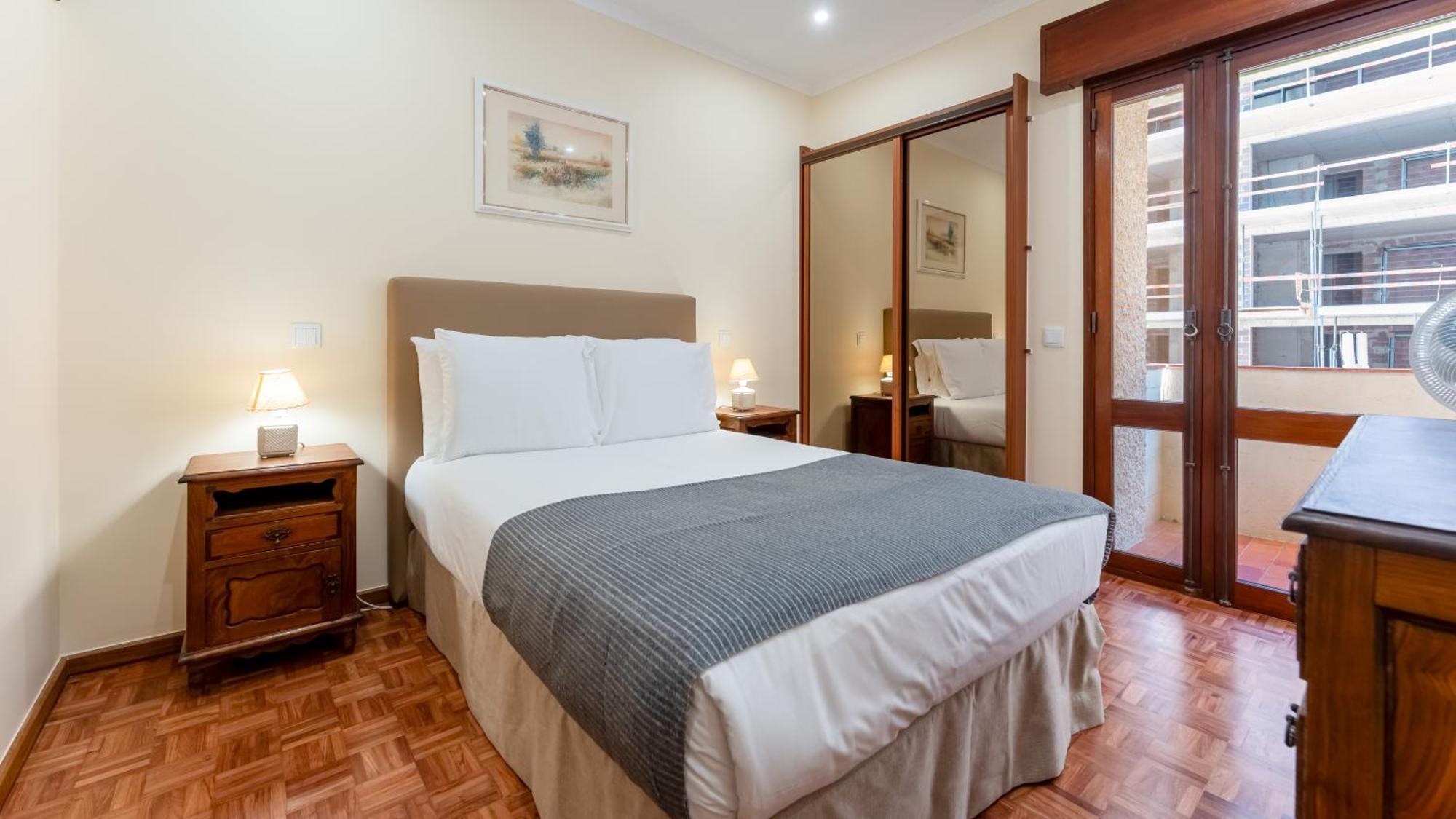 4 Bdr Flat With Balcony In Armacao By Lovelystay Armação de Pêra