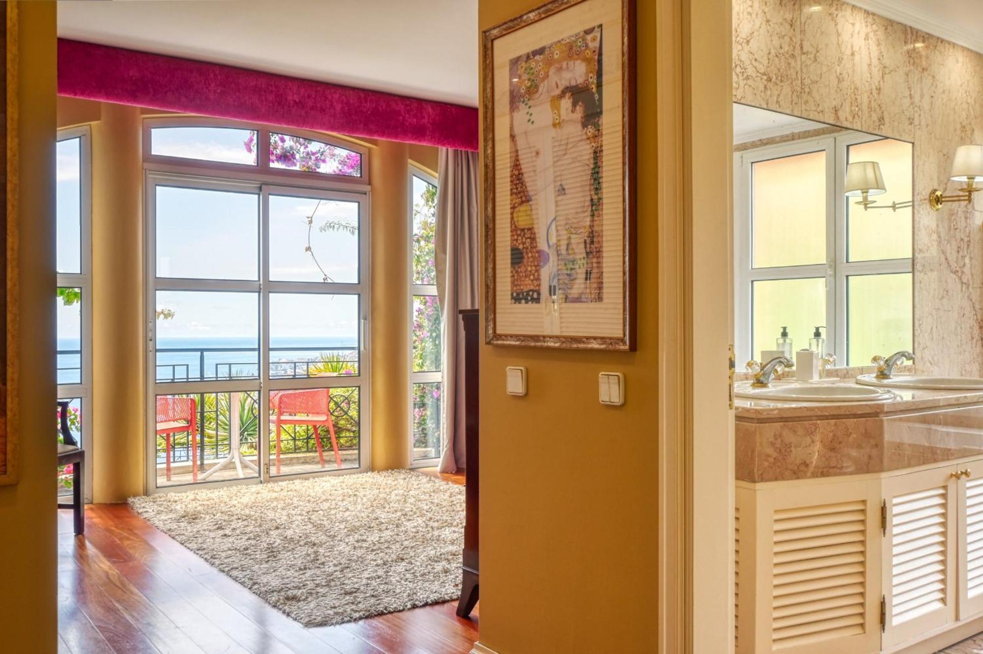 Casa Bromelias, A In Madeira Villa *