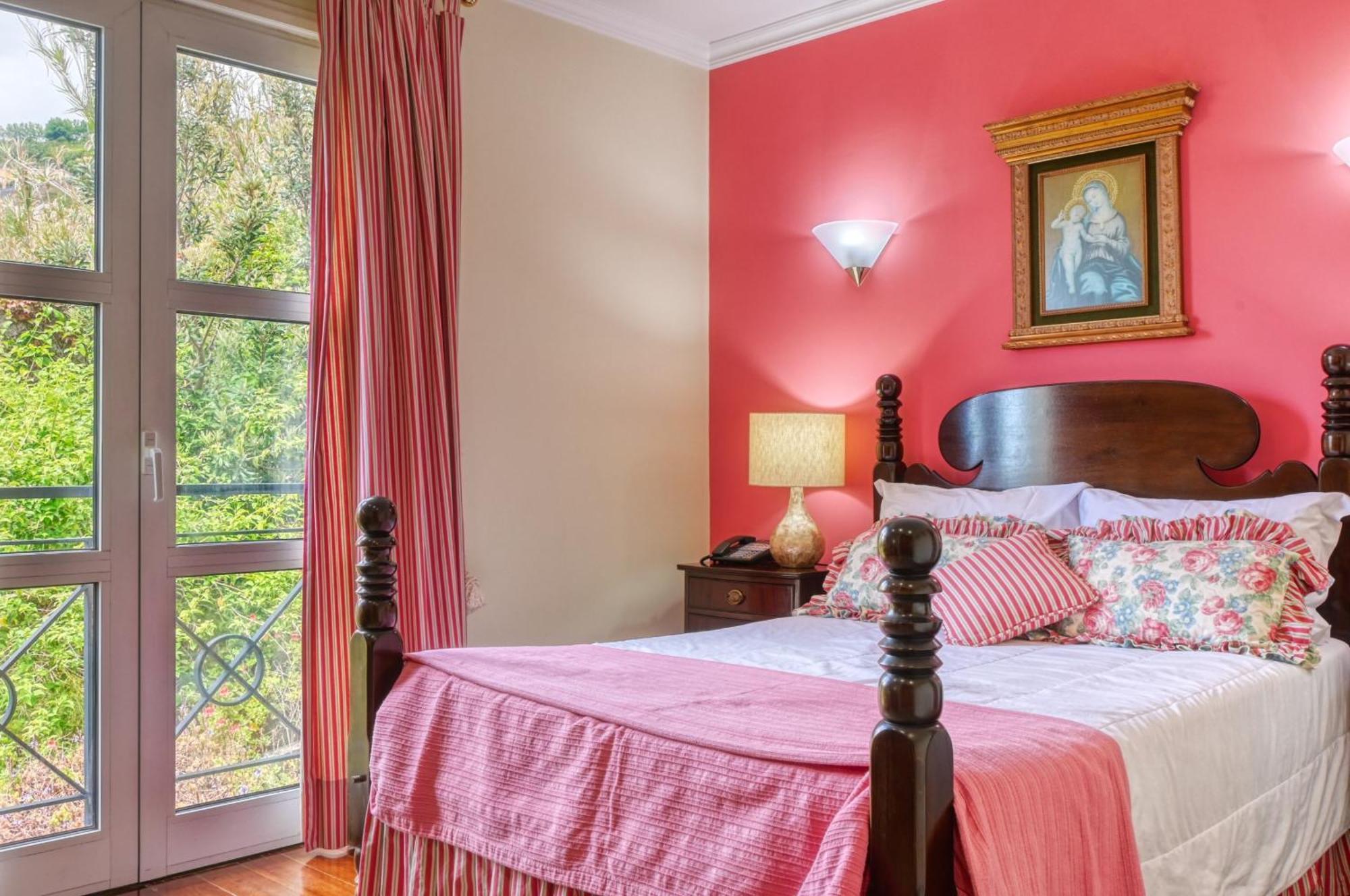 Casa Bromelias, A In Madeira Villa *