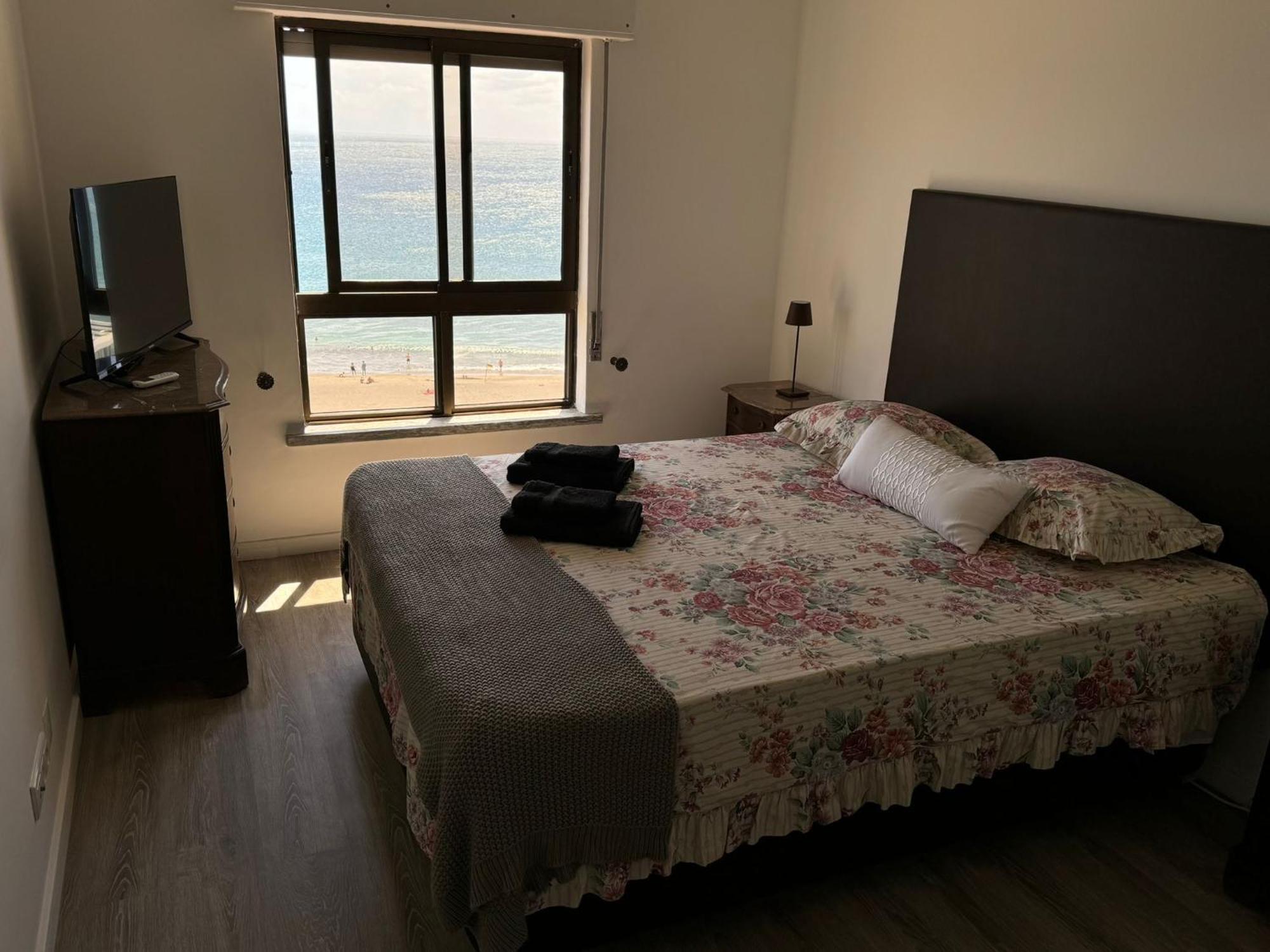 Beachfront Amazing Location - 19th Hole Apartamento
