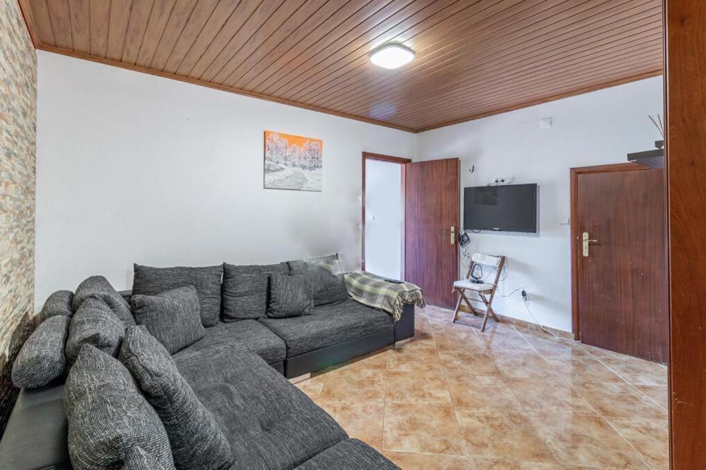 Casa - Peceful Mountain Retreat In Calheta Homestay